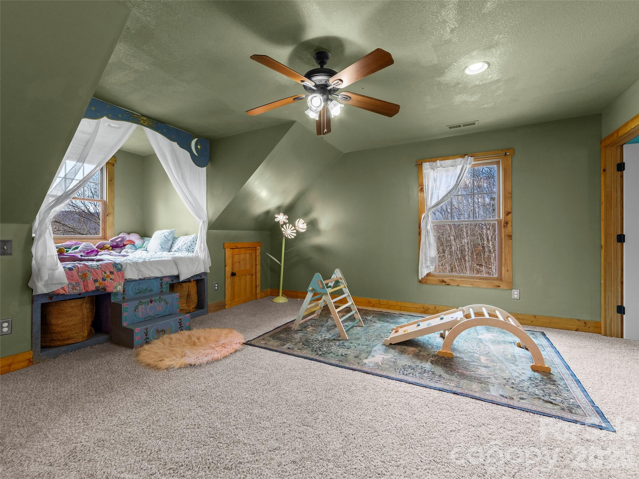 110 Mailon King Road — Leicester