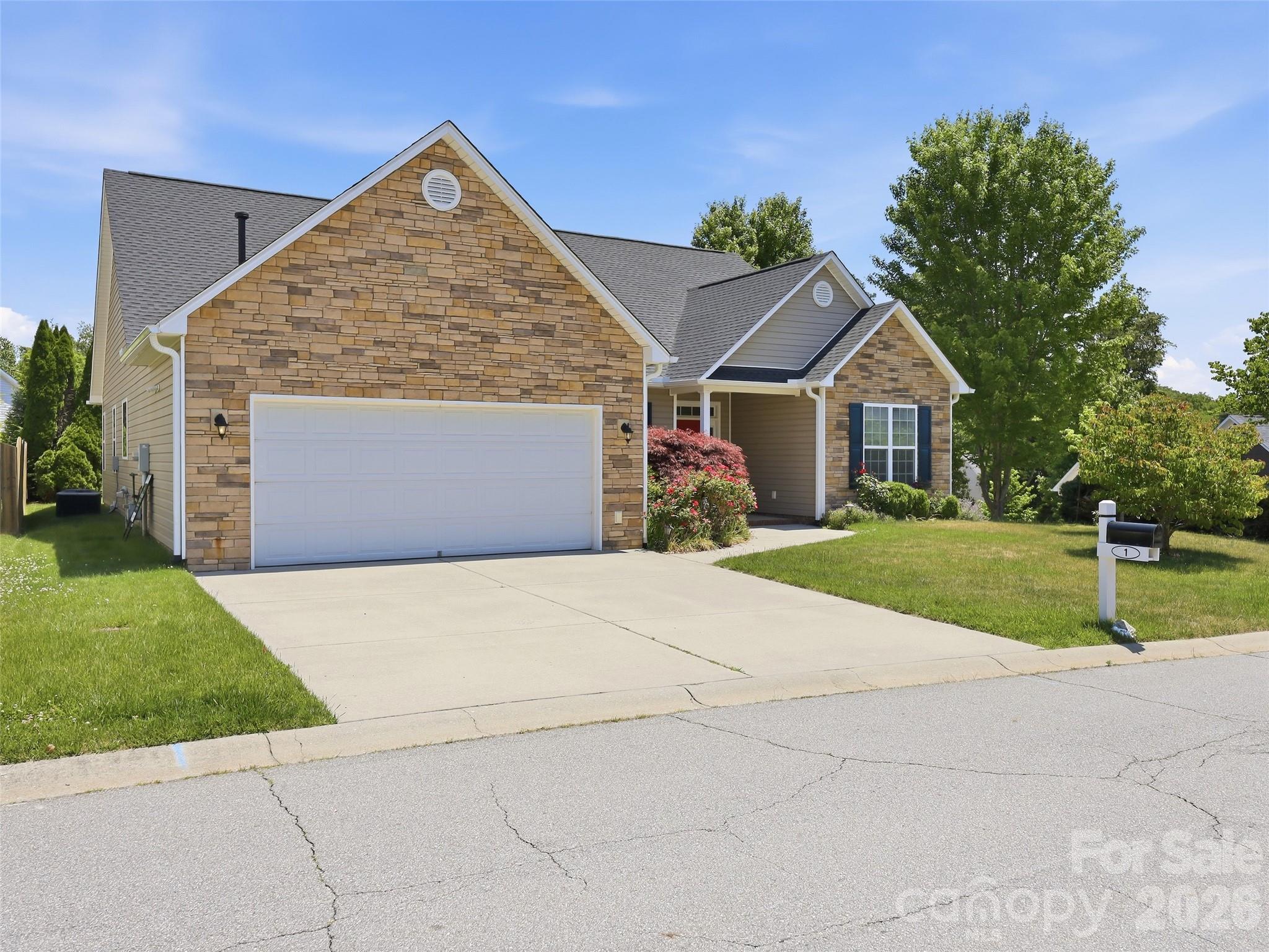 1 Breyerton Court — Asheville