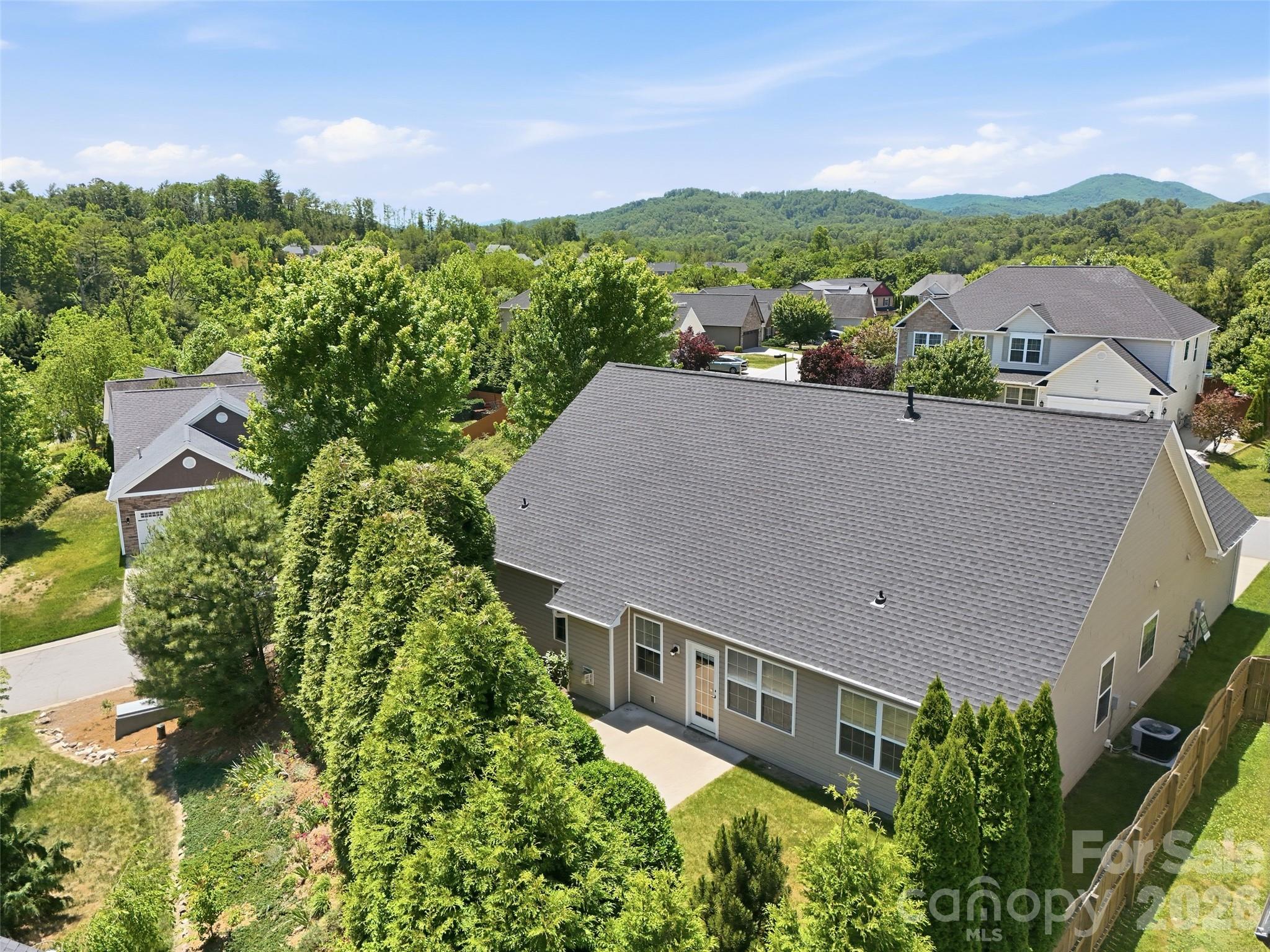 1 Breyerton Court — Asheville