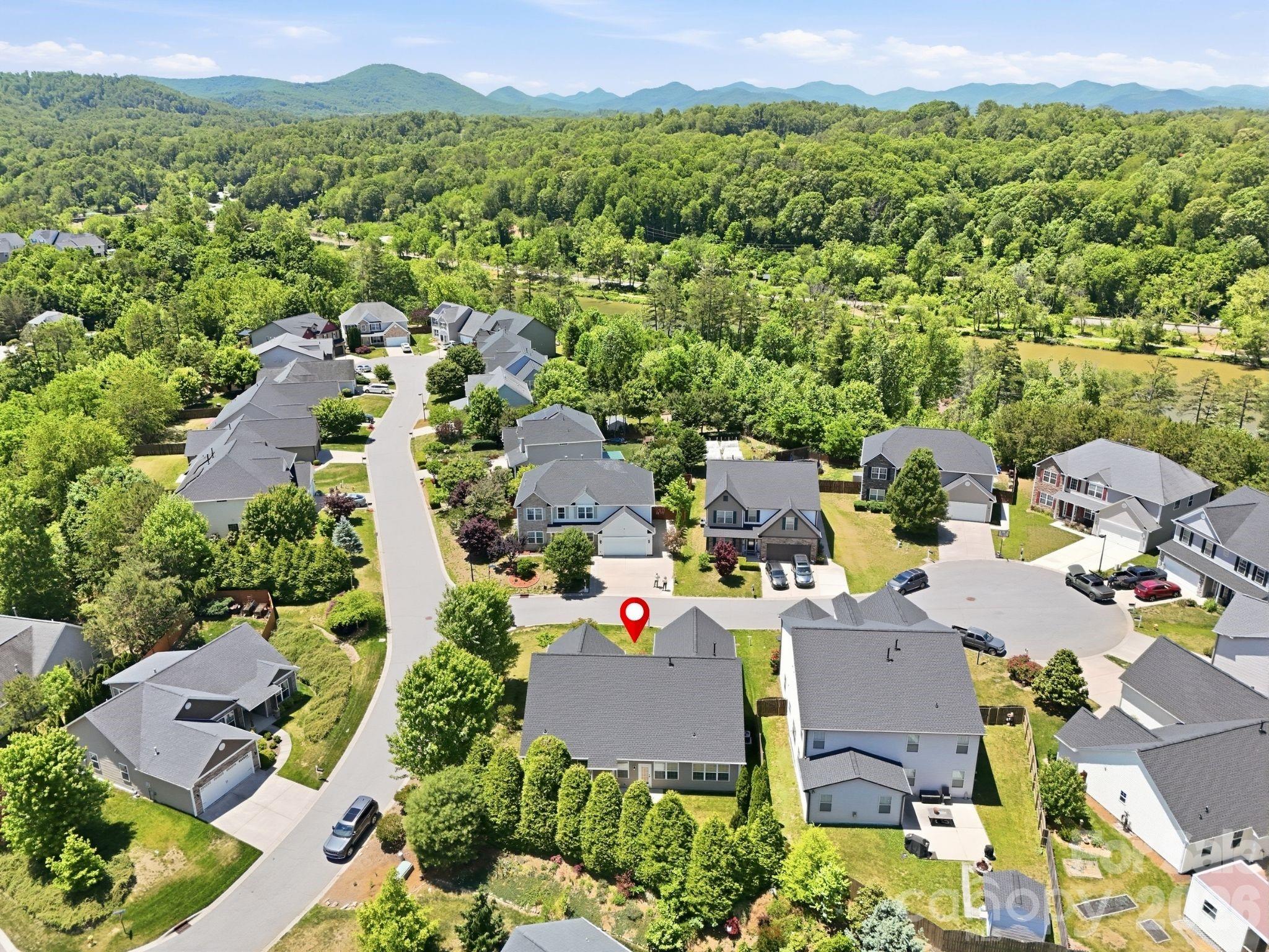 1 Breyerton Court — Asheville