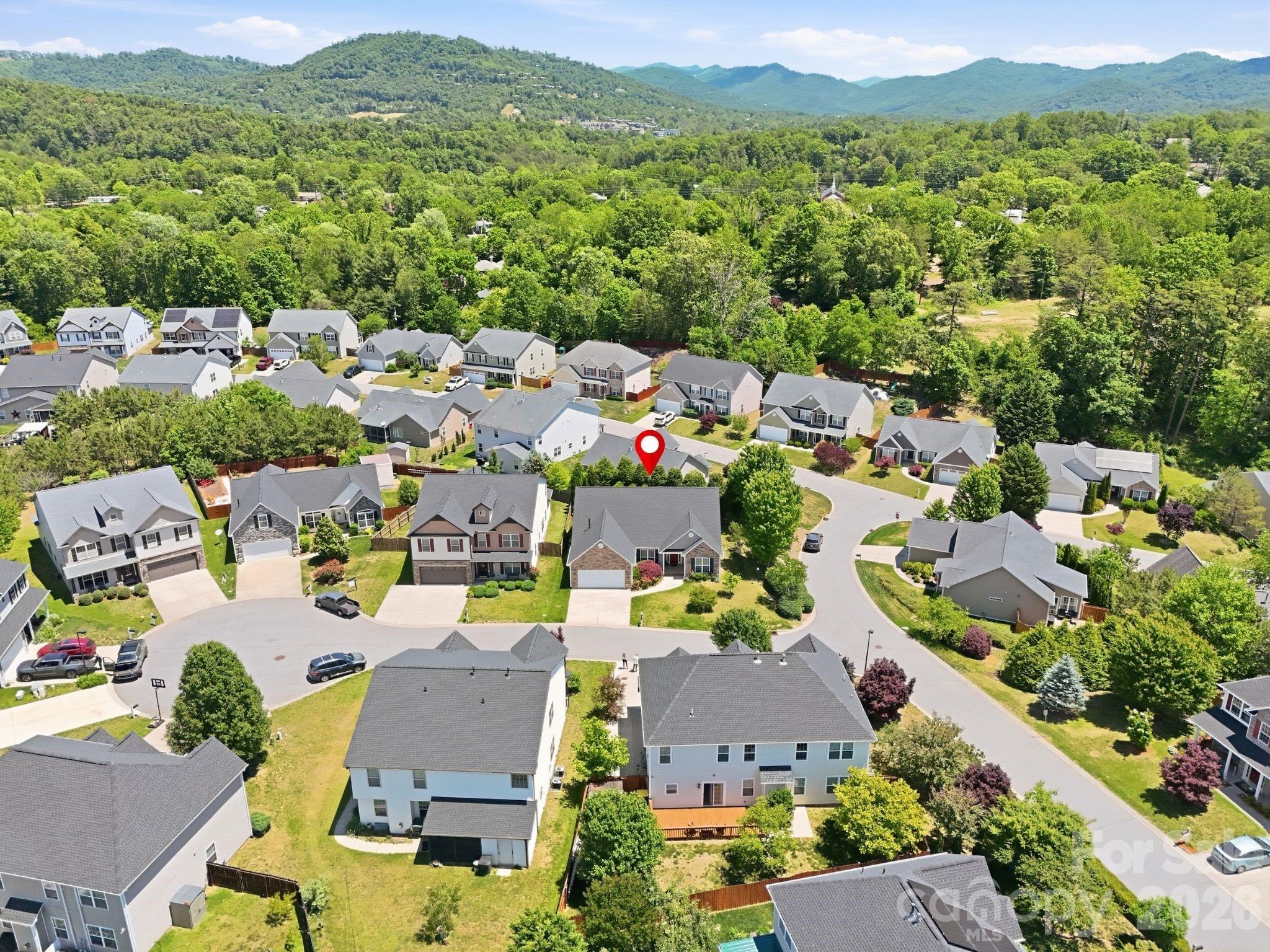 1 Breyerton Court — Asheville