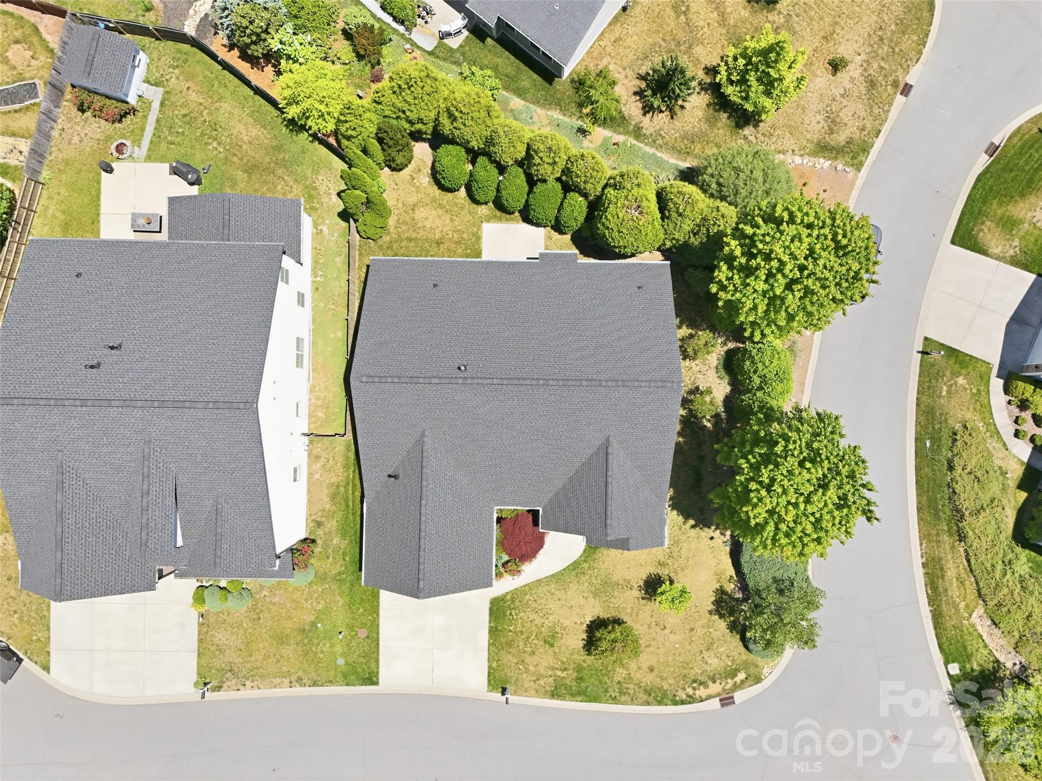 1 Breyerton Court — Asheville
