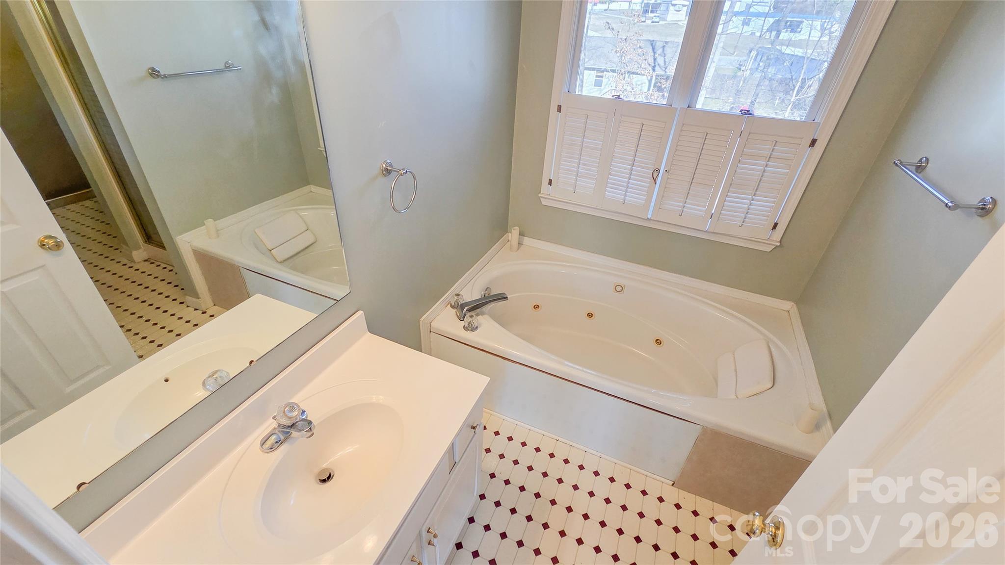 28 Sweetbriar Court — Asheville