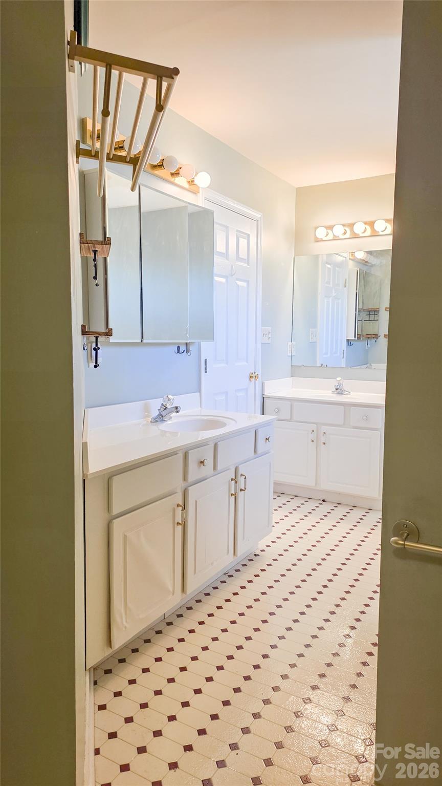 28 Sweetbriar Court — Asheville