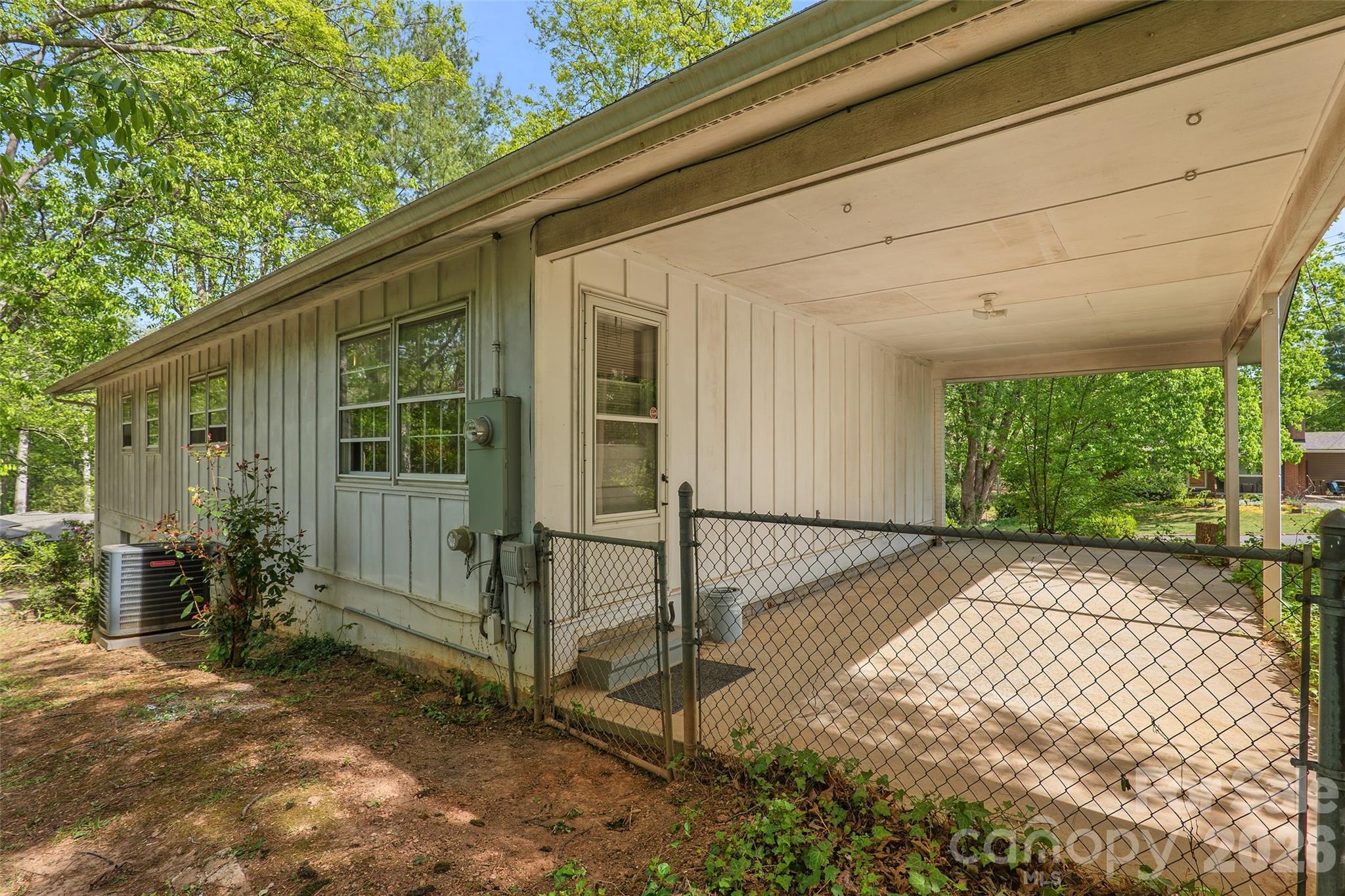 68 Imperial Court — Asheville