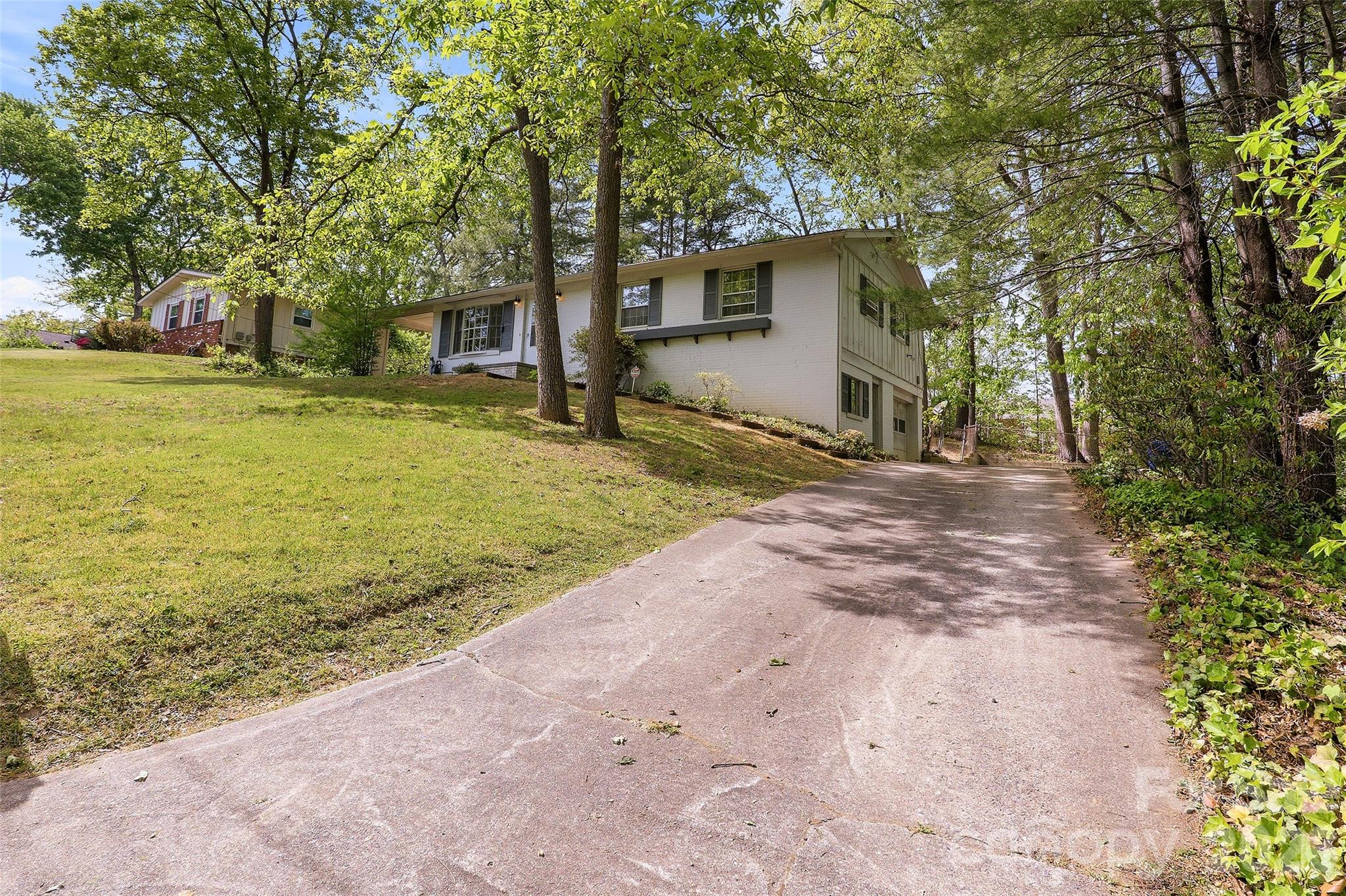 68 Imperial Court — Asheville