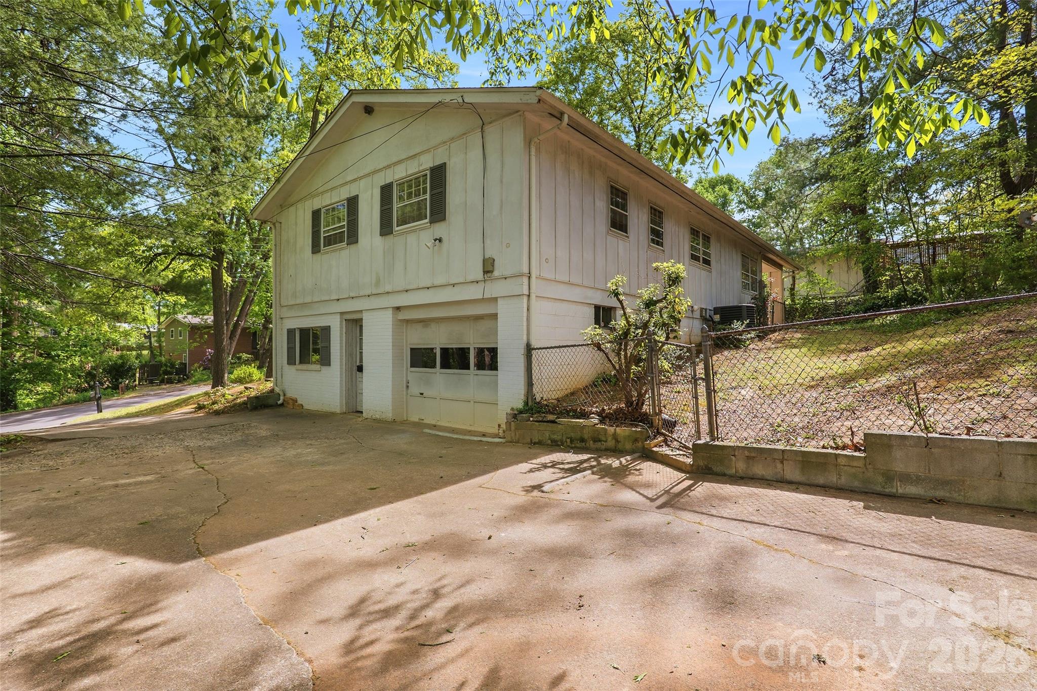 68 Imperial Court — Asheville