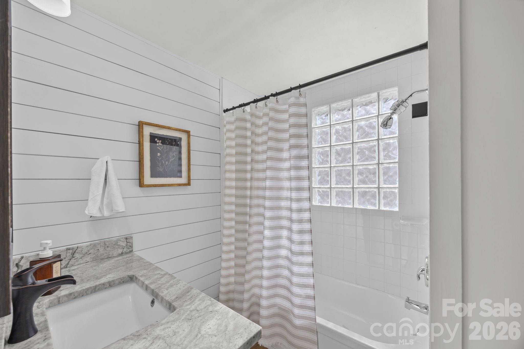 164 Lakeside Drive — Asheville