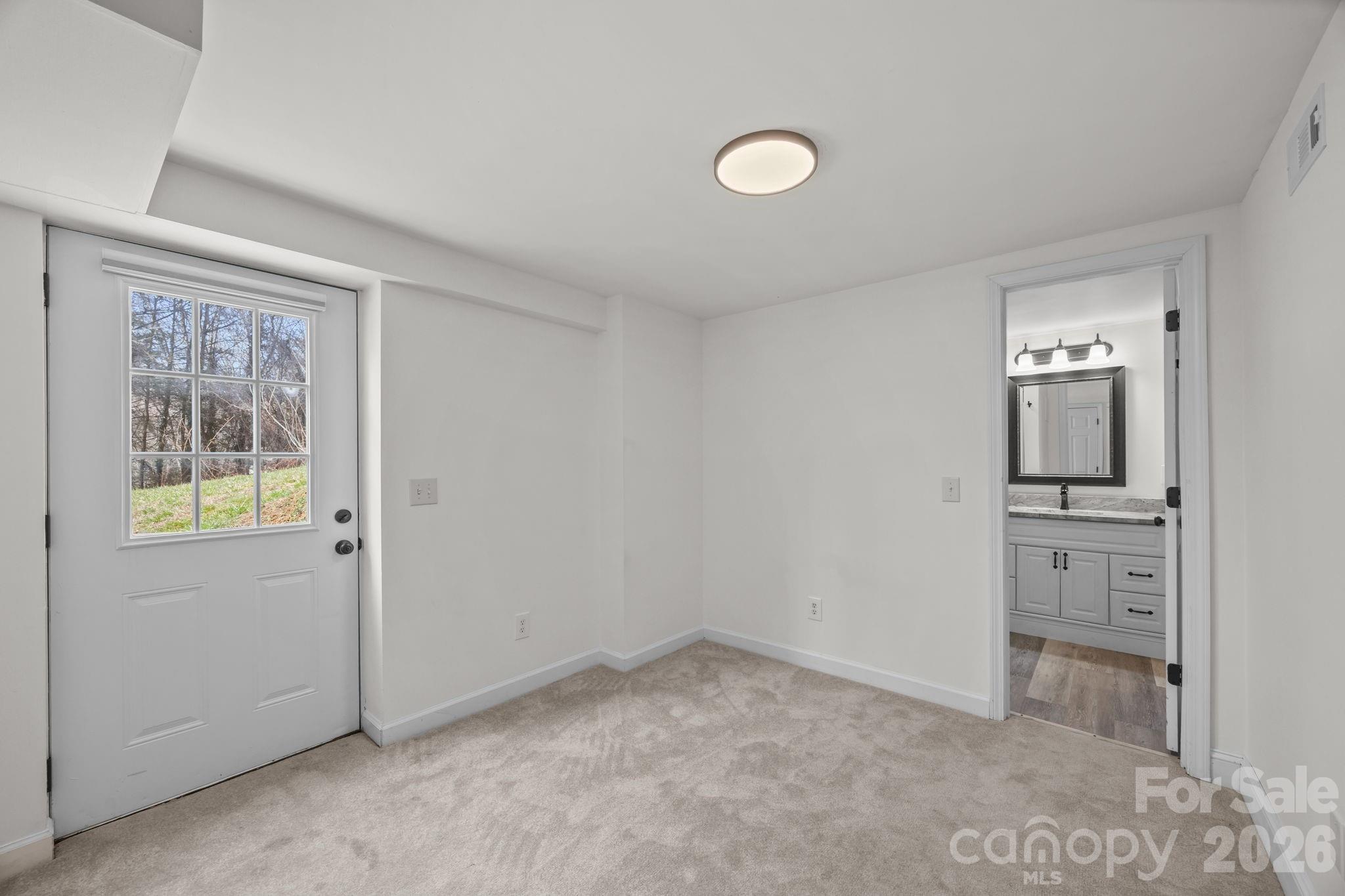 164 Lakeside Drive — Asheville