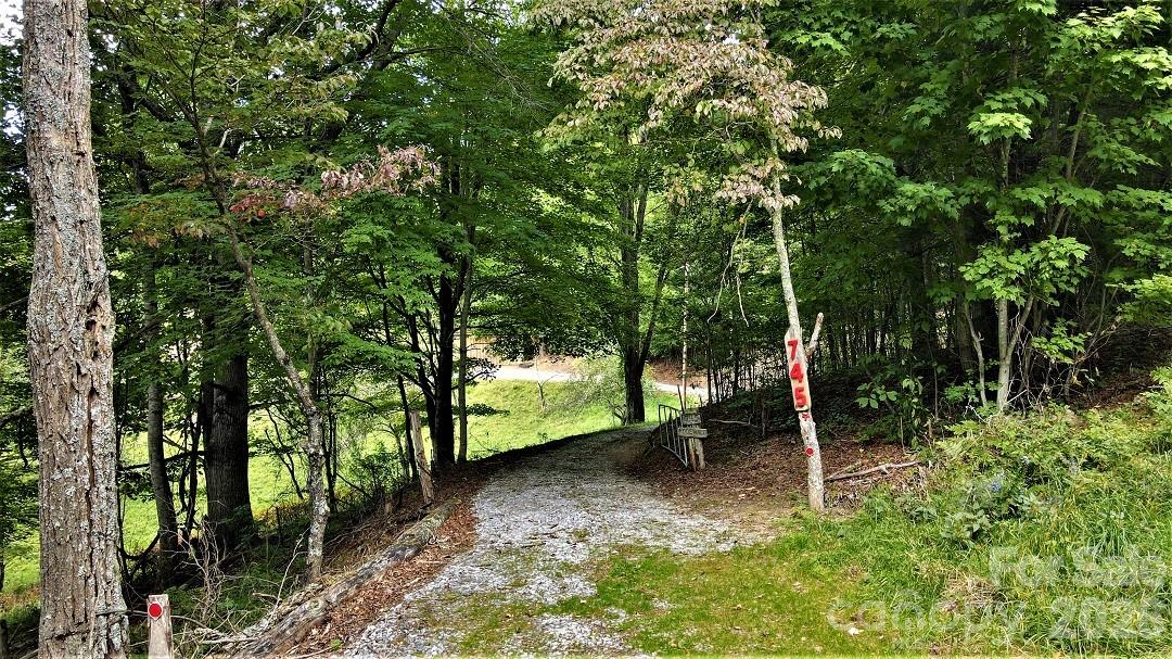 745 Broom Road — Tuckasegee