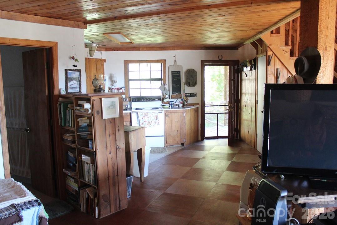 745 Broom Road — Tuckasegee