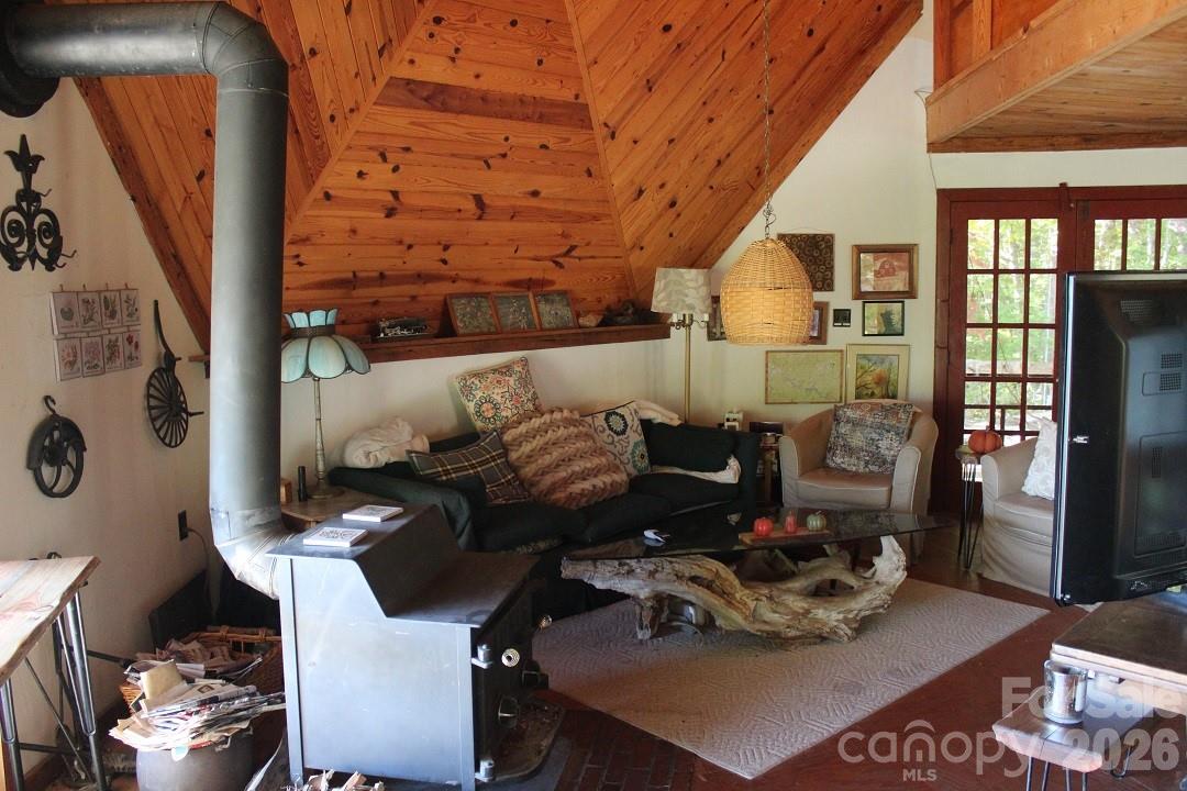 745 Broom Road — Tuckasegee