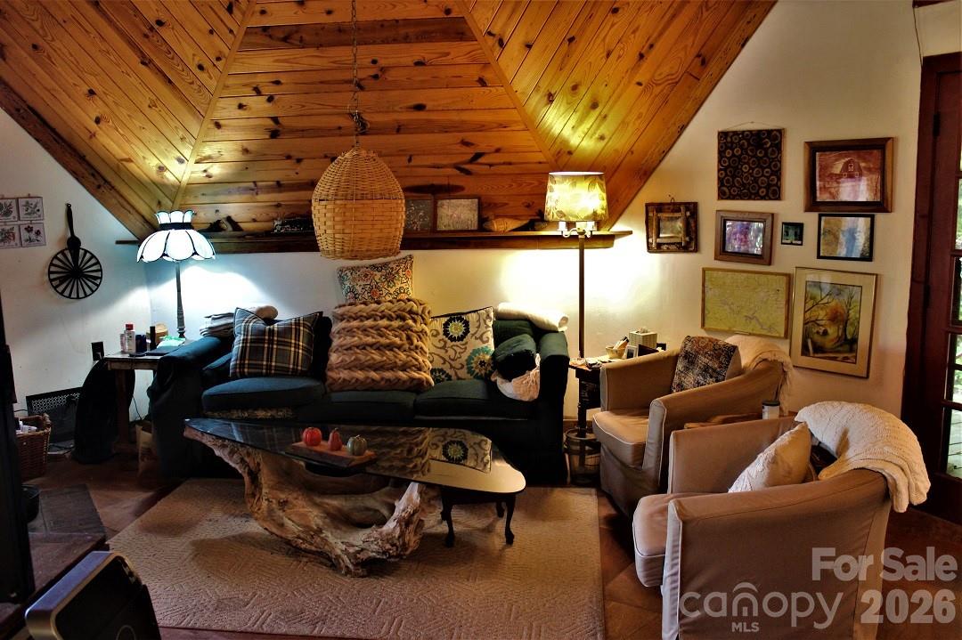 745 Broom Road — Tuckasegee