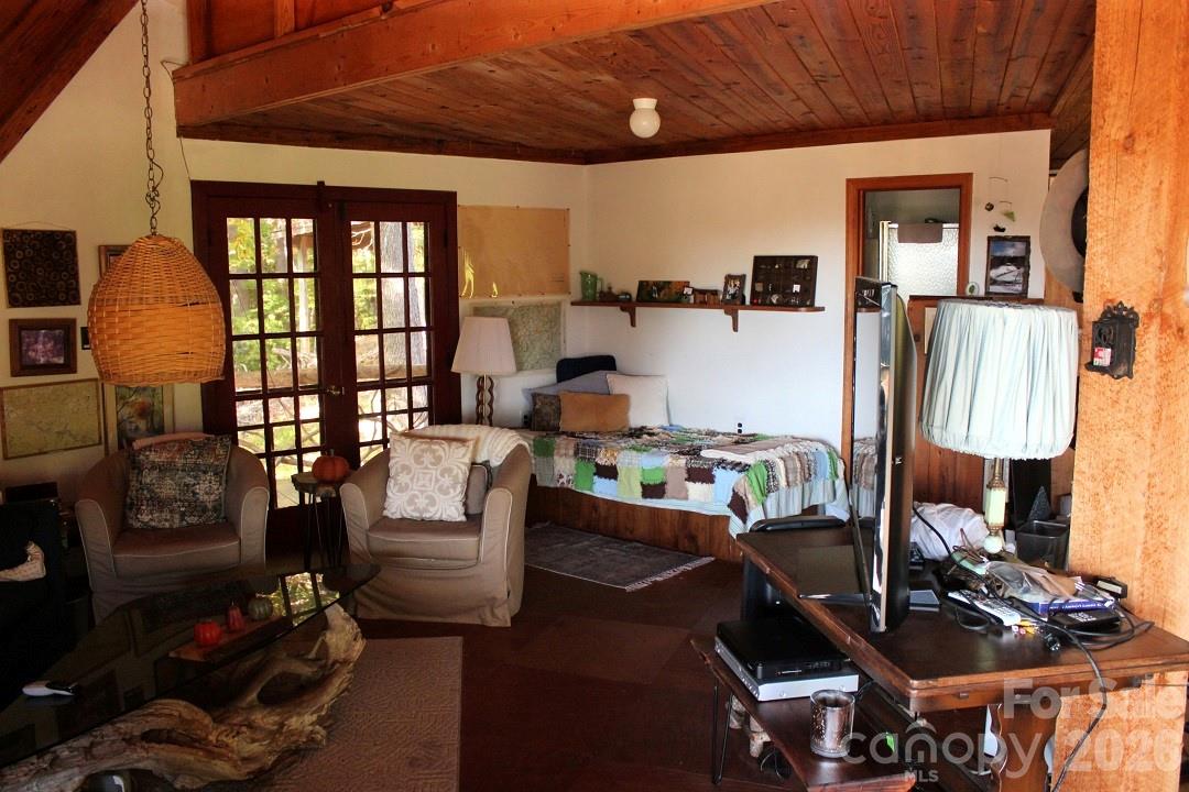 745 Broom Road — Tuckasegee