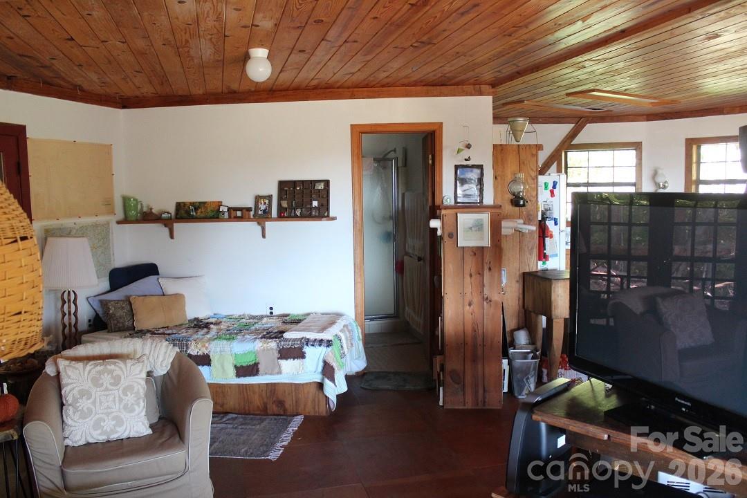 745 Broom Road — Tuckasegee