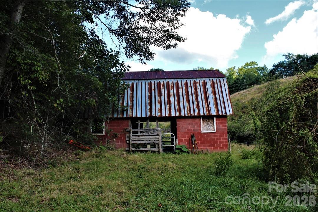 745 Broom Road — Tuckasegee