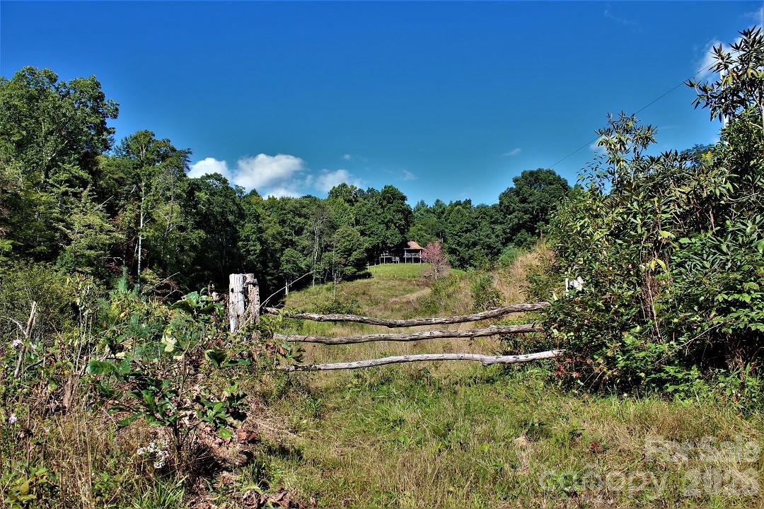 745 Broom Road — Tuckasegee