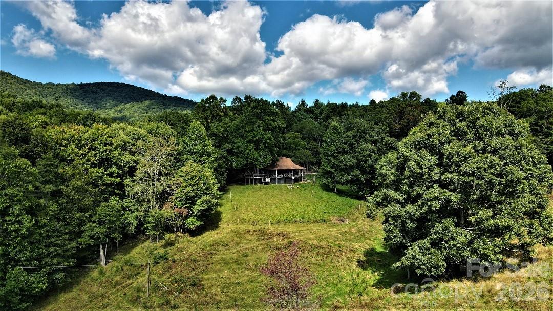 745 Broom Road — Tuckasegee