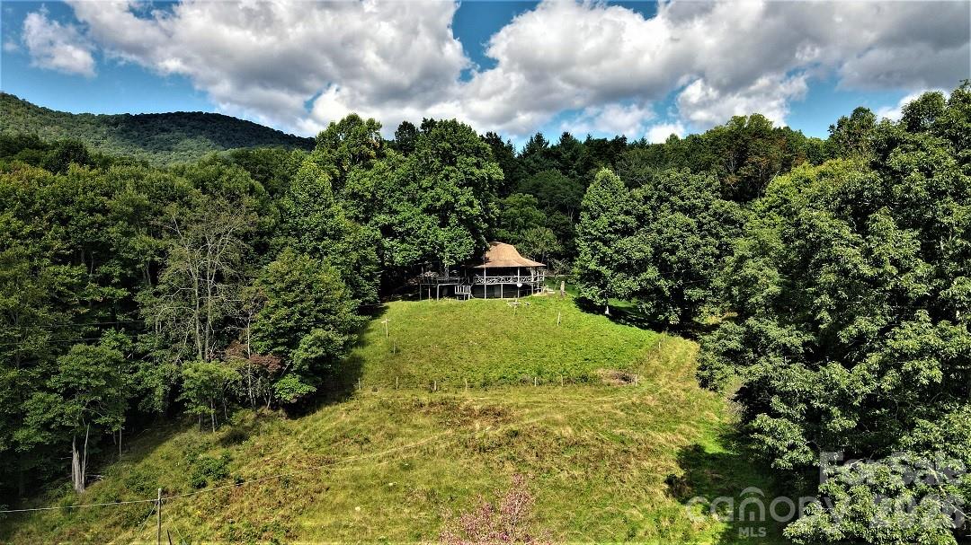 745 Broom Road — Tuckasegee