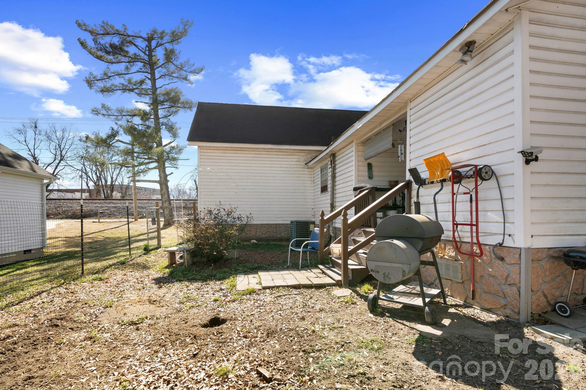1242 W Airline Avenue — Gastonia