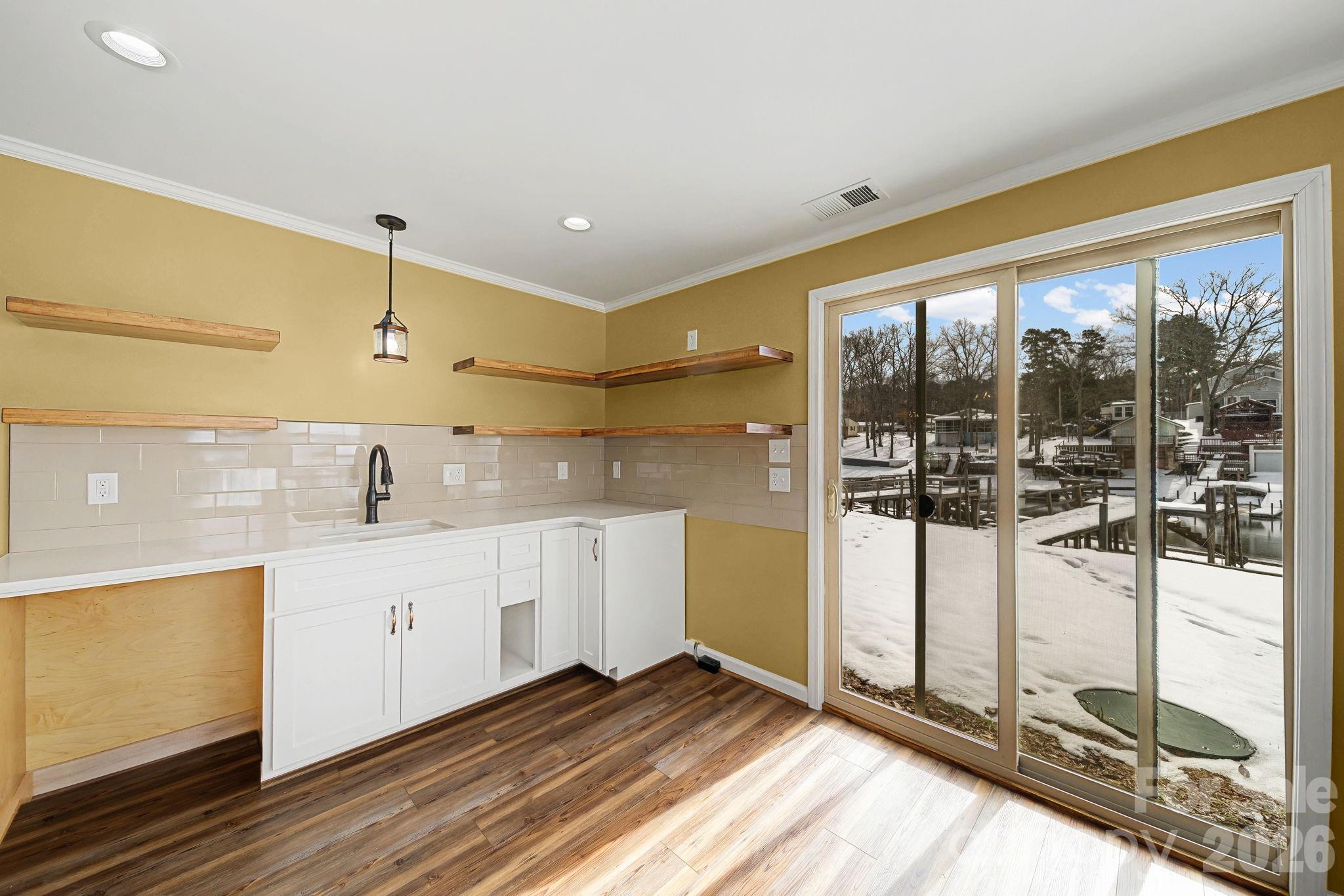 243 Shore Lane — Lexington