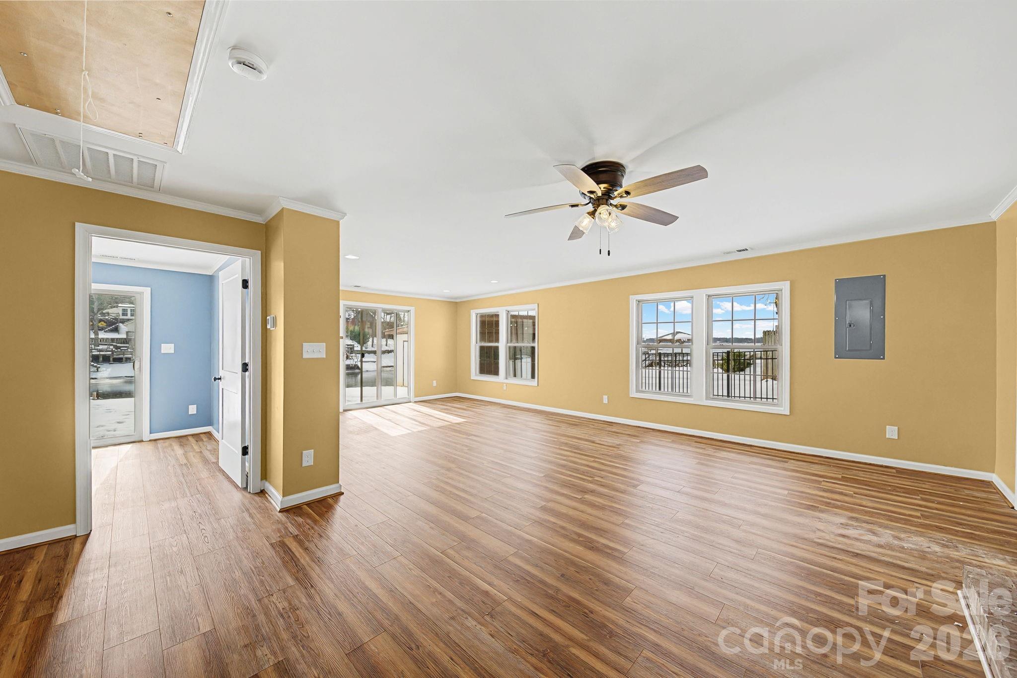 243 Shore Lane — Lexington