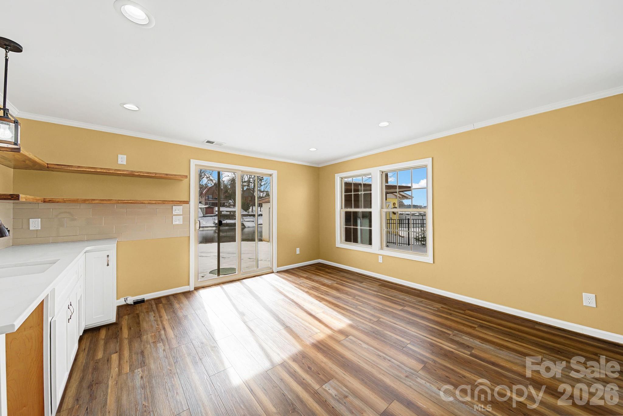 243 Shore Lane — Lexington