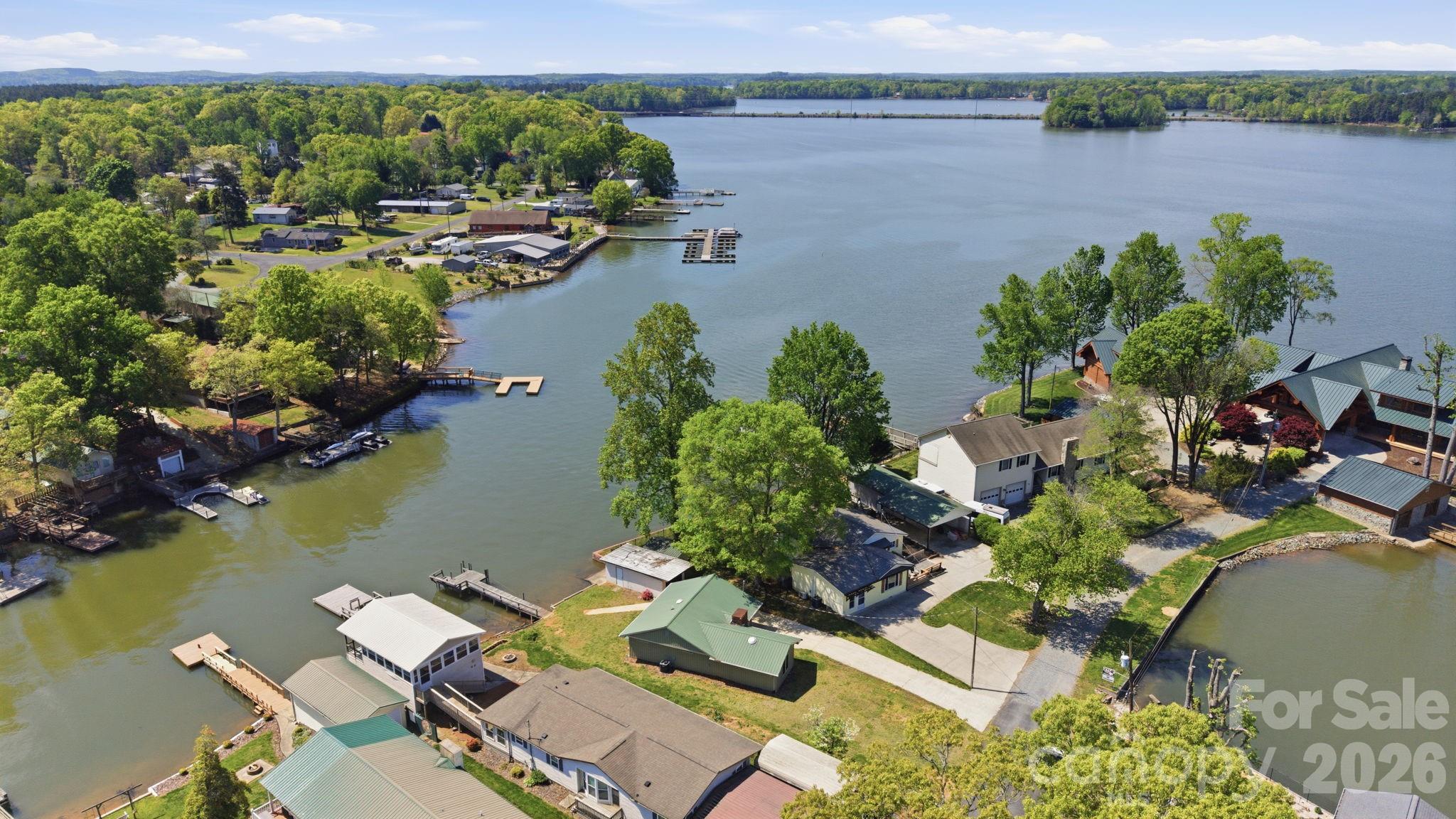 243 Shore Lane — Lexington