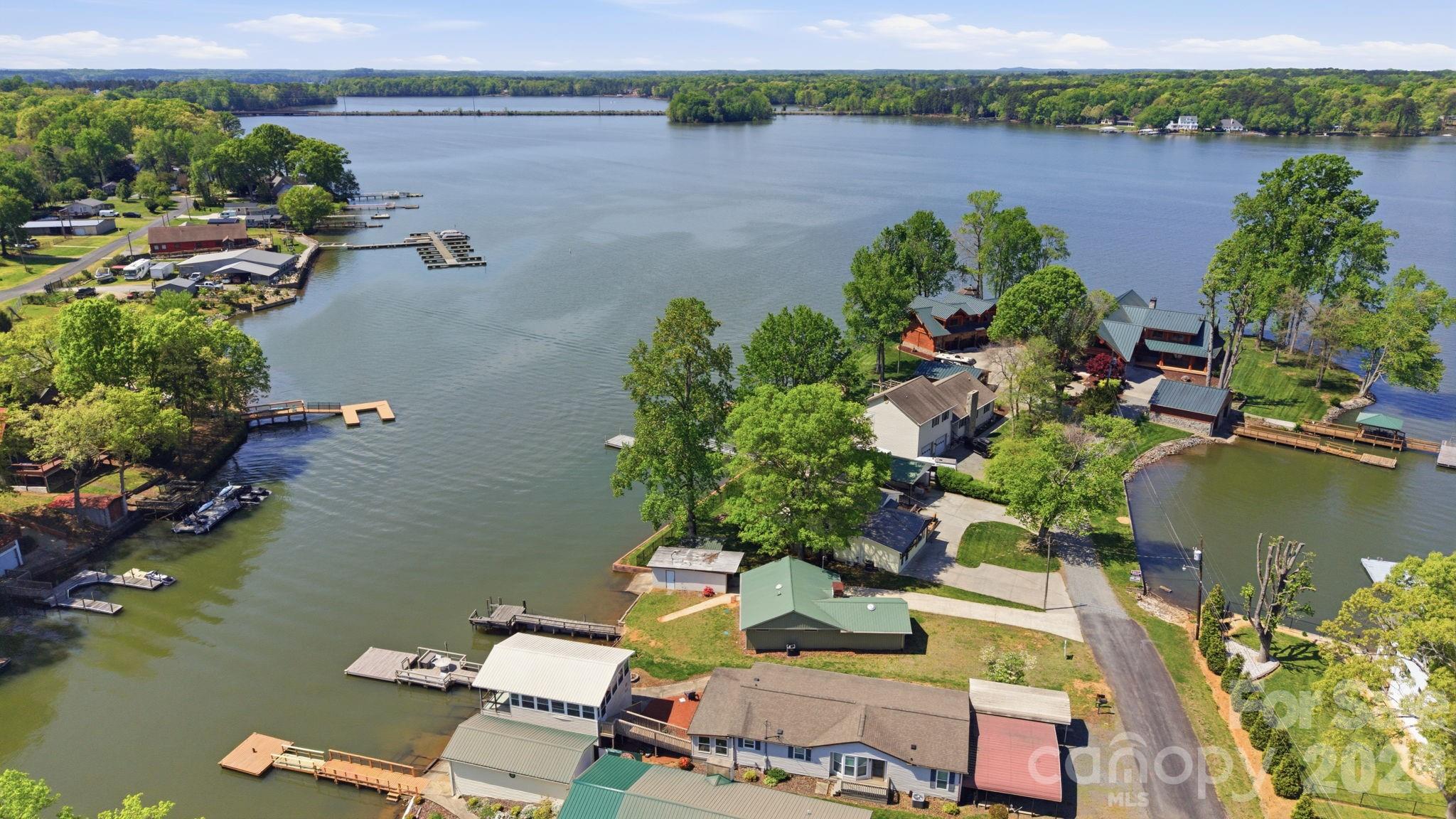 243 Shore Lane — Lexington