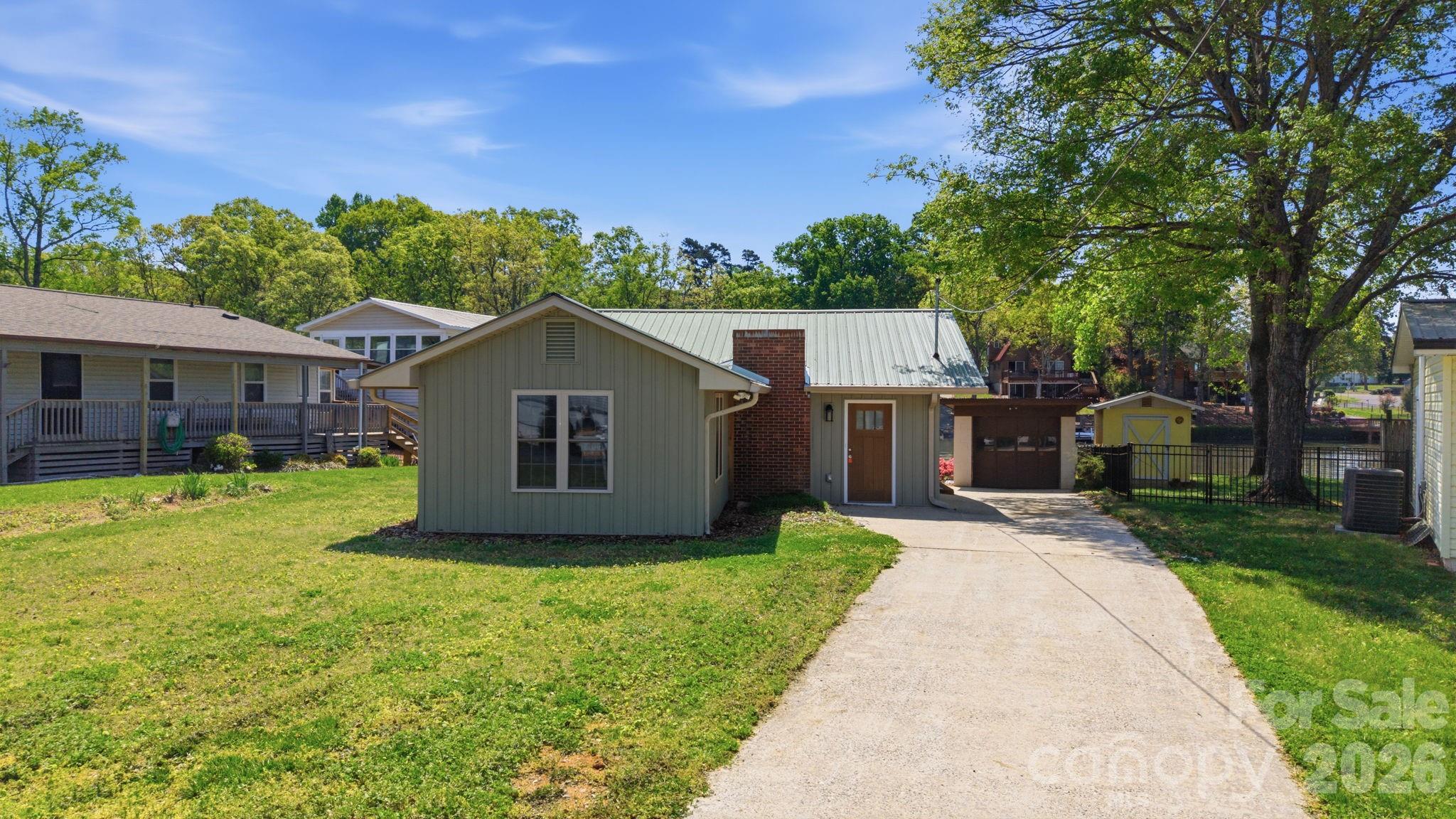243 Shore Lane — Lexington