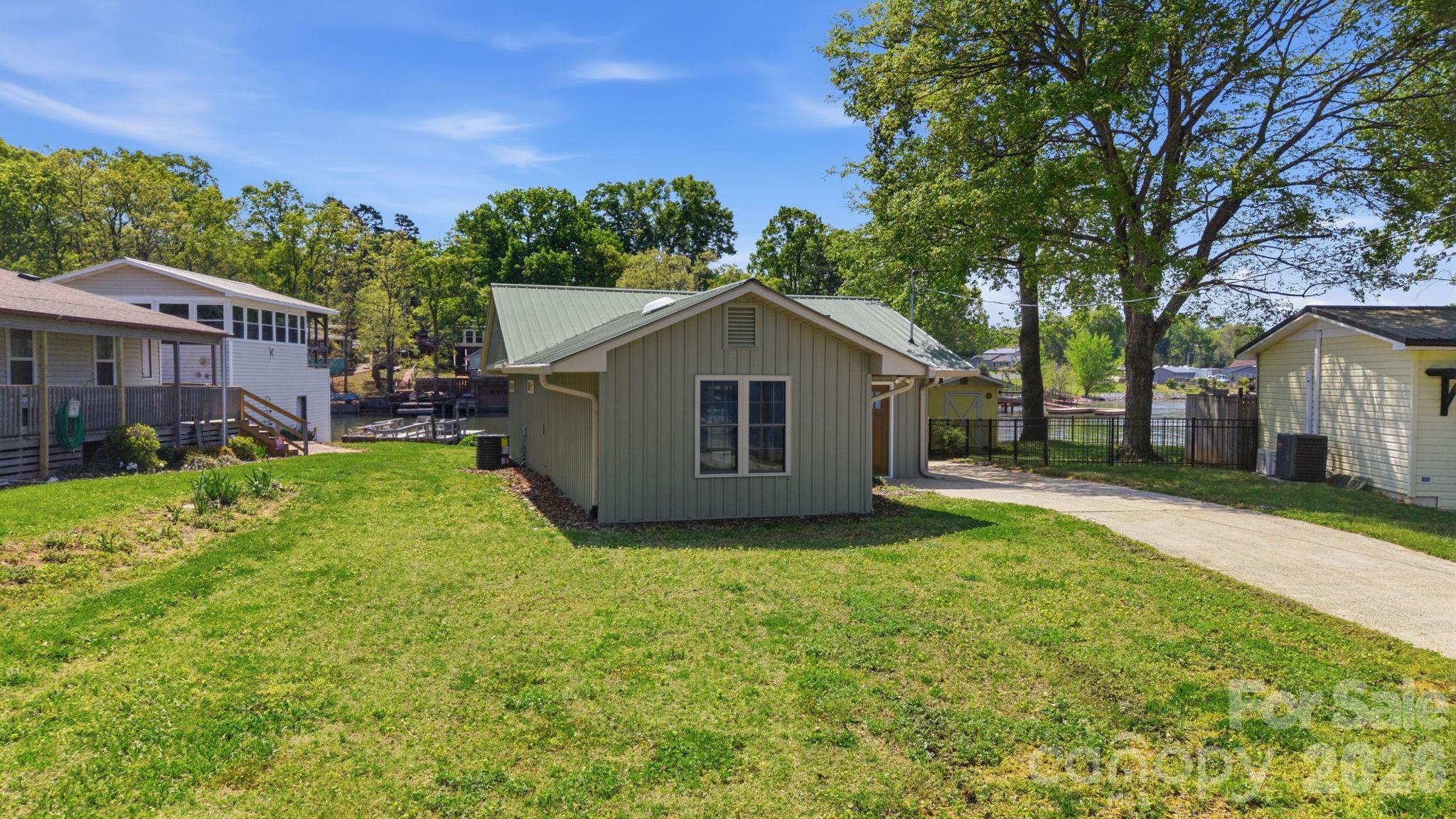 243 Shore Lane — Lexington
