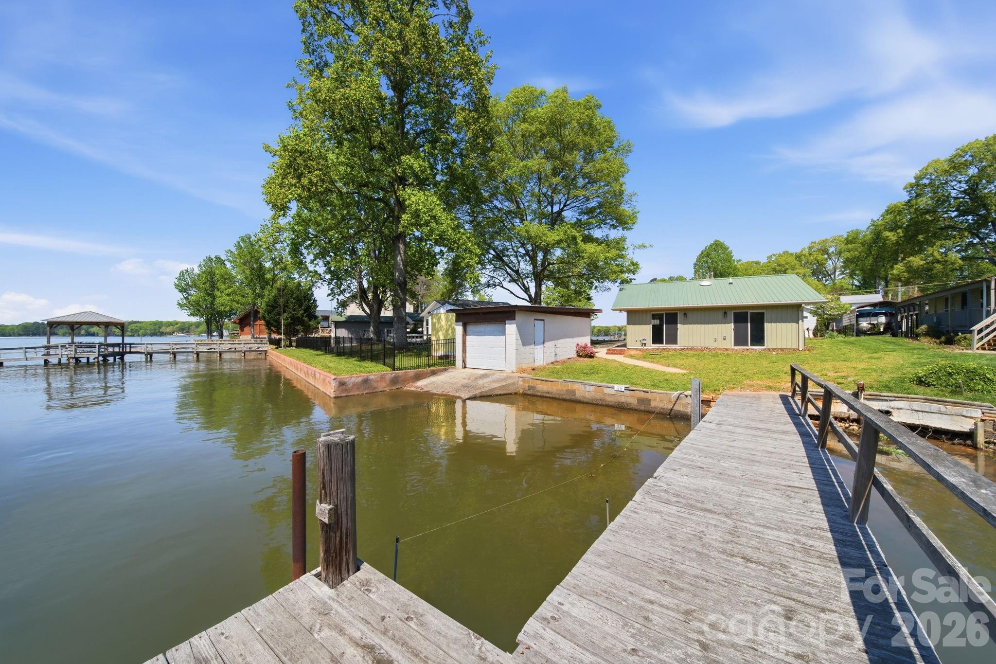 243 Shore Lane — Lexington
