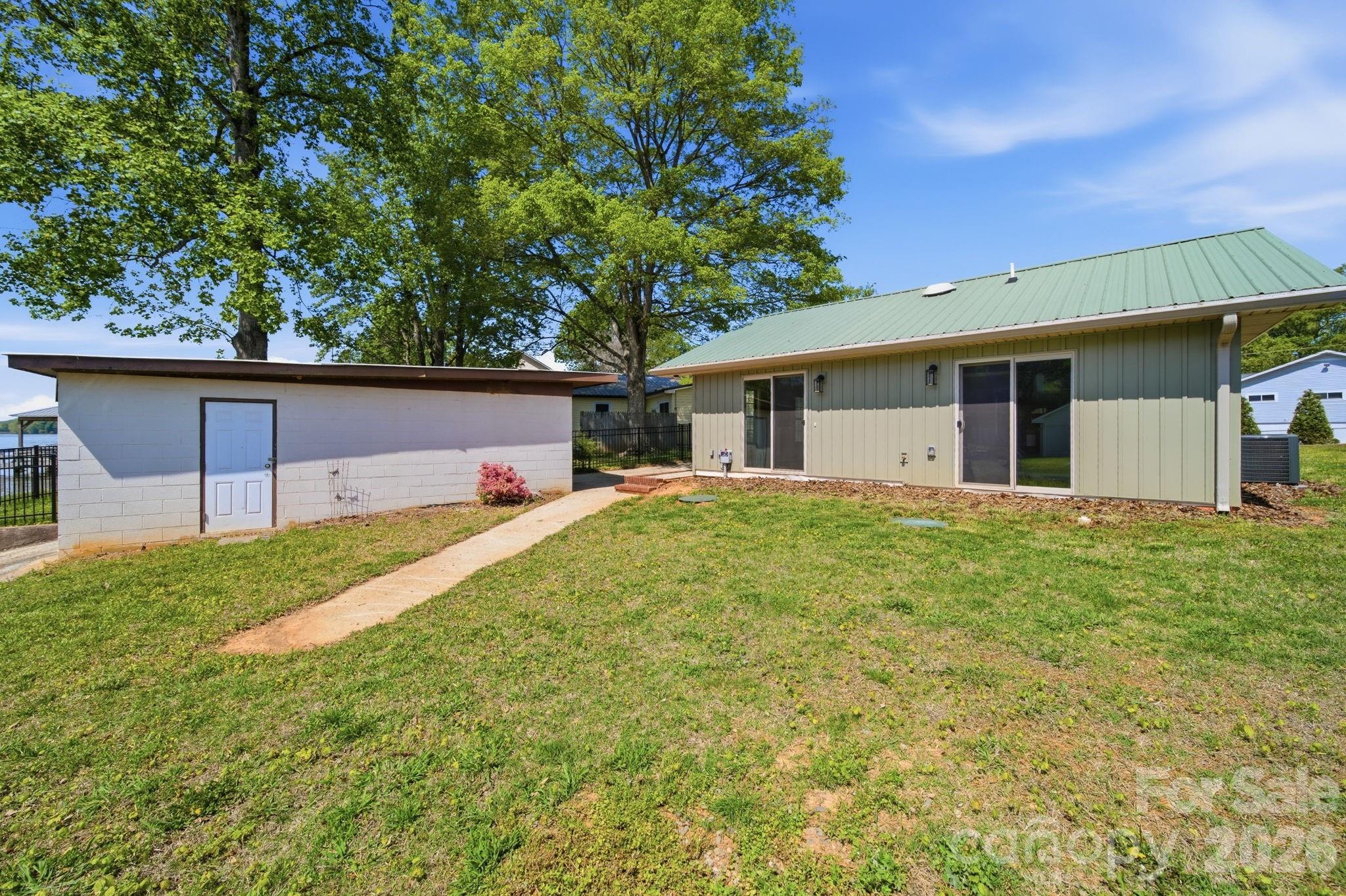 243 Shore Lane — Lexington