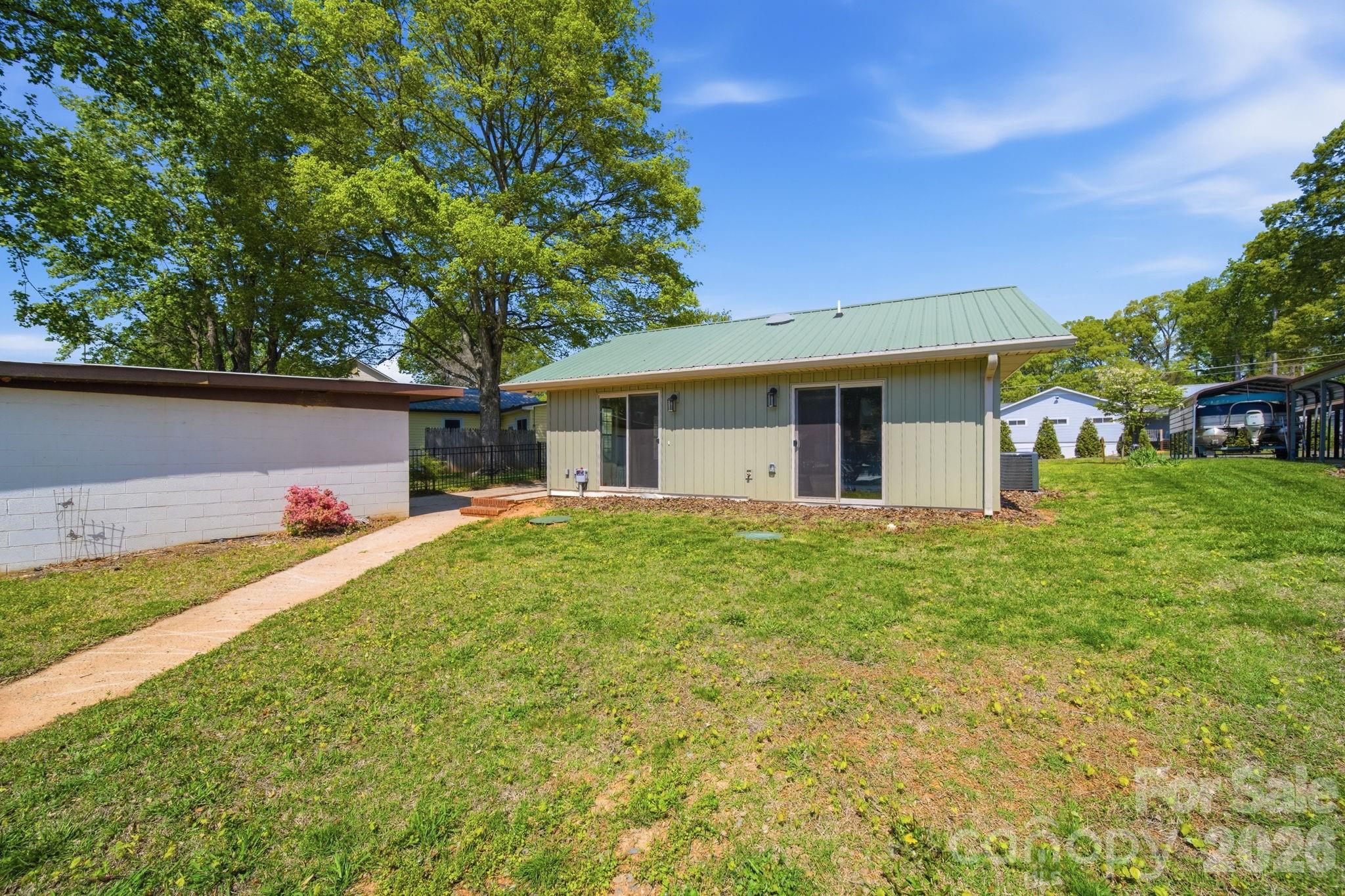 243 Shore Lane — Lexington