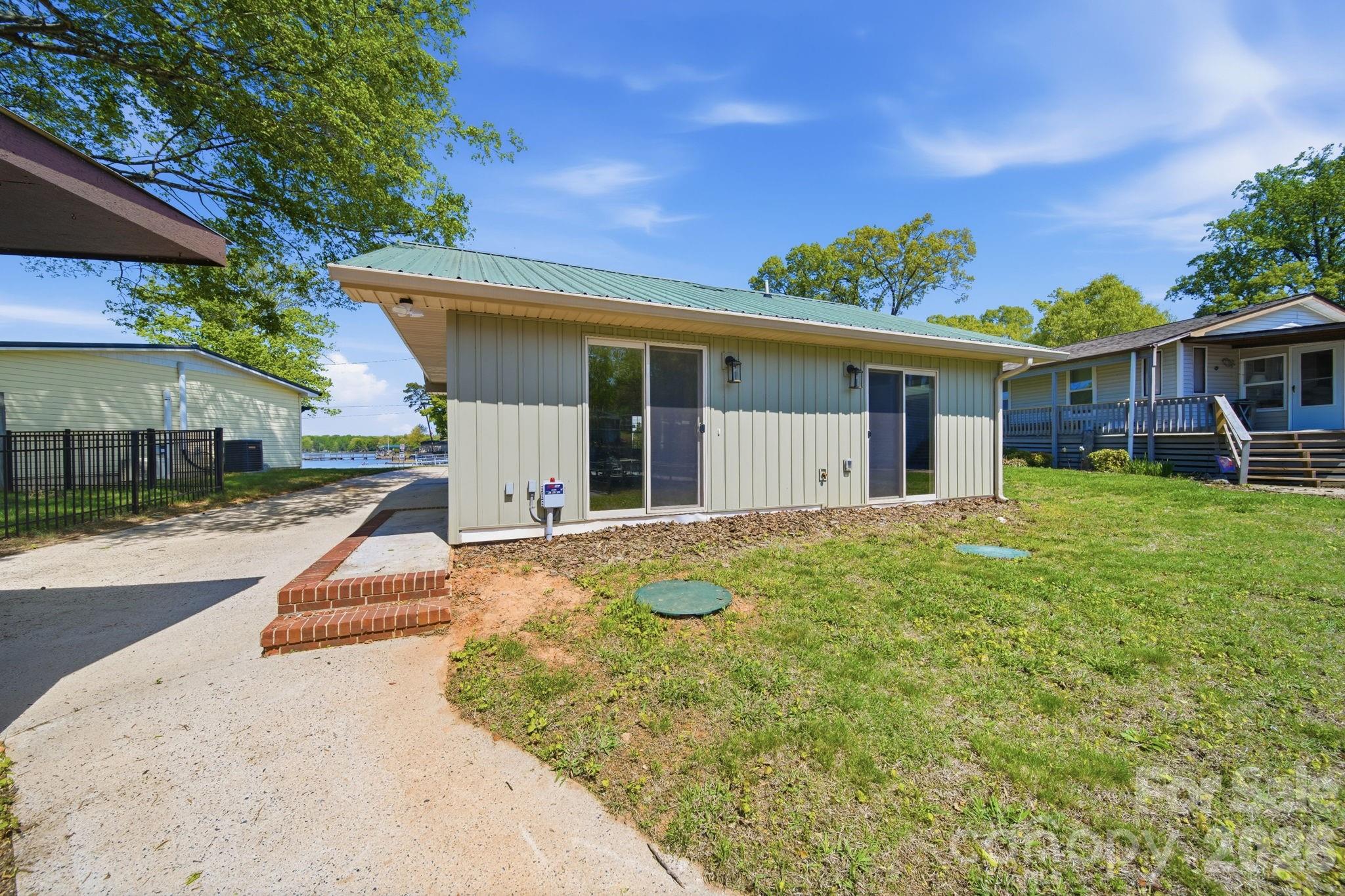 243 Shore Lane — Lexington