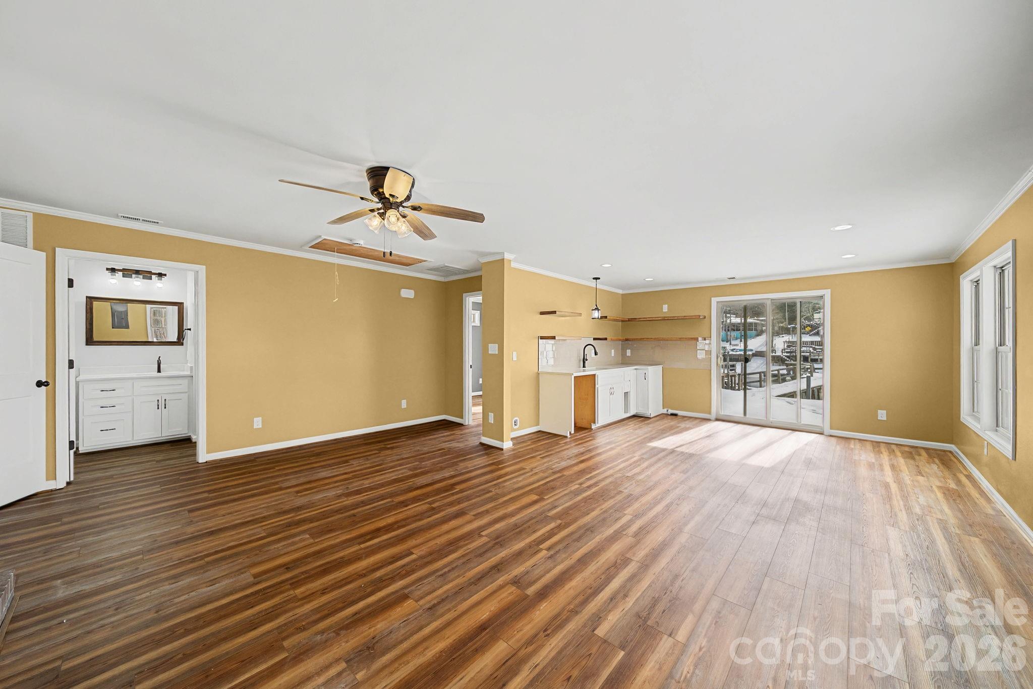 243 Shore Lane — Lexington