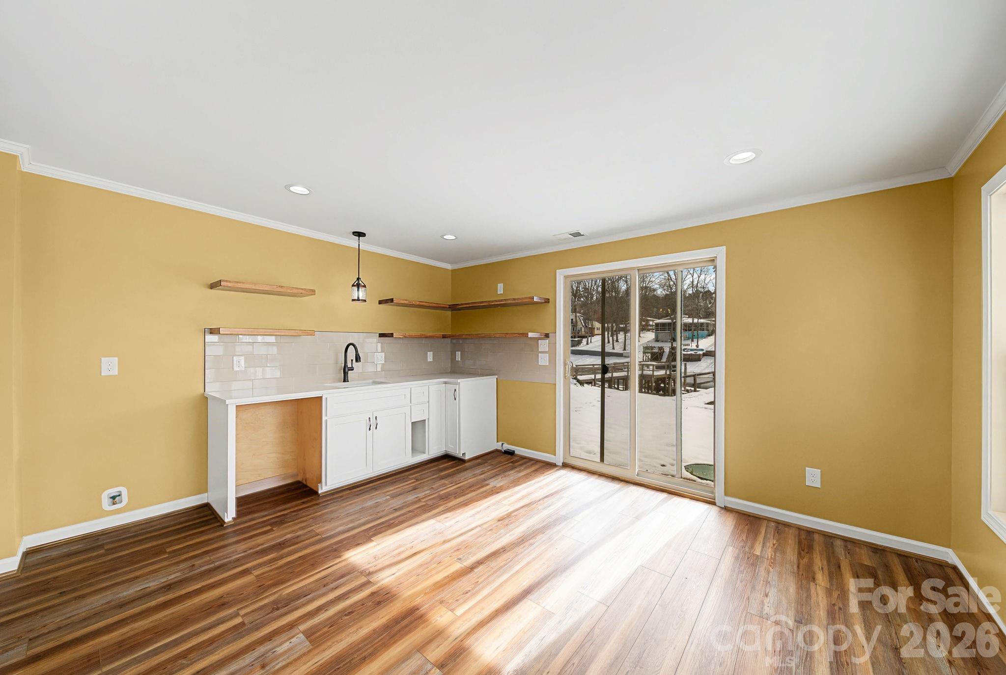 243 Shore Lane — Lexington