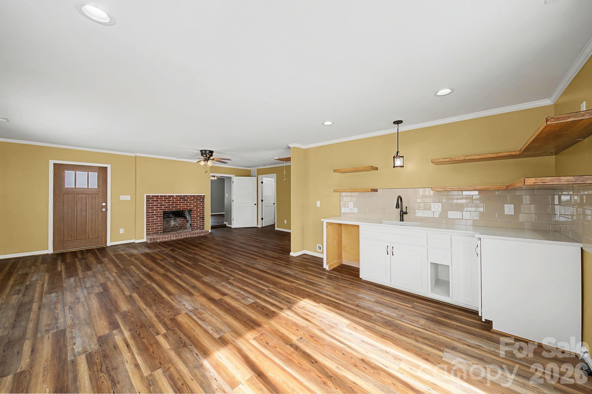 243 Shore Lane — Lexington