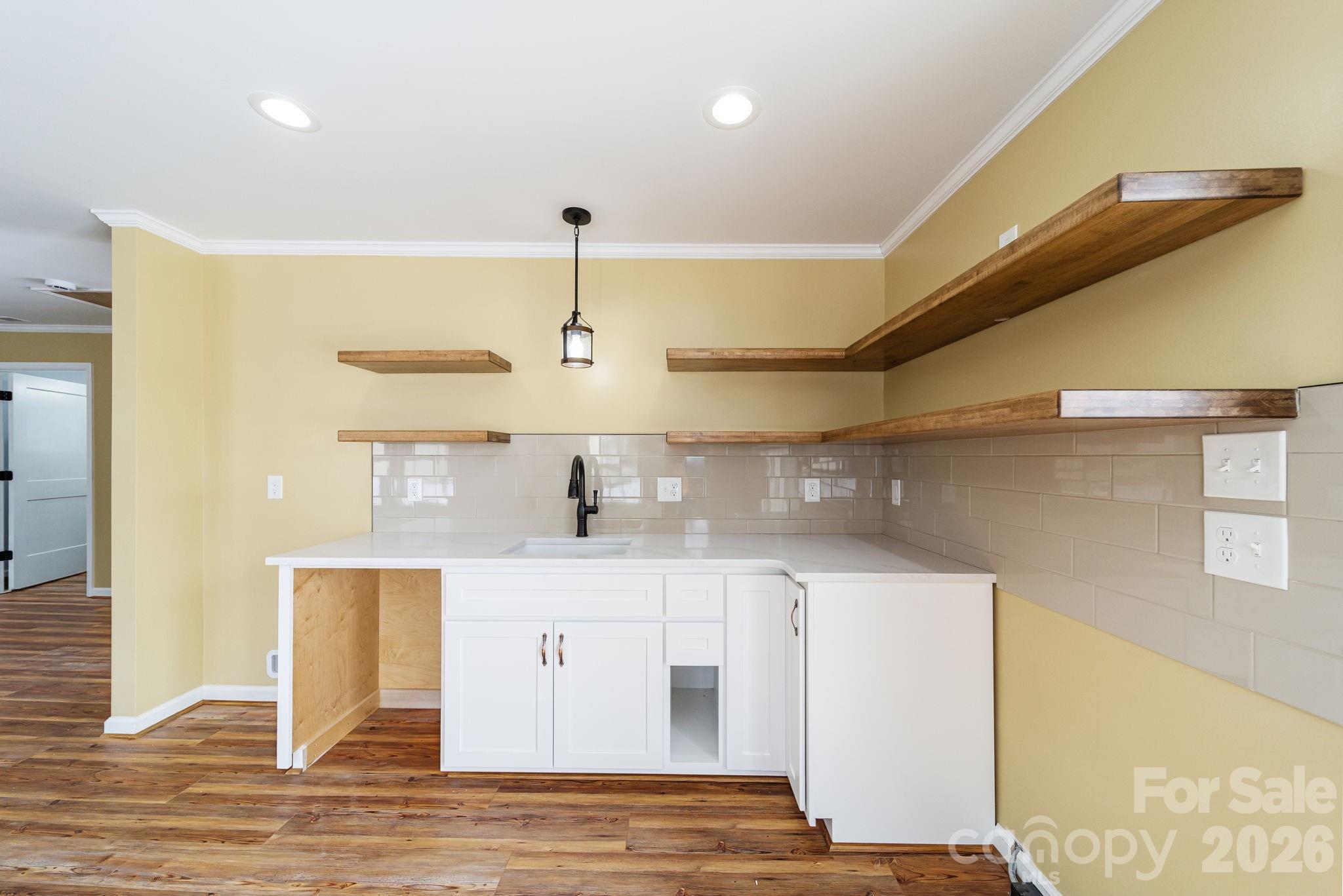 243 Shore Lane — Lexington