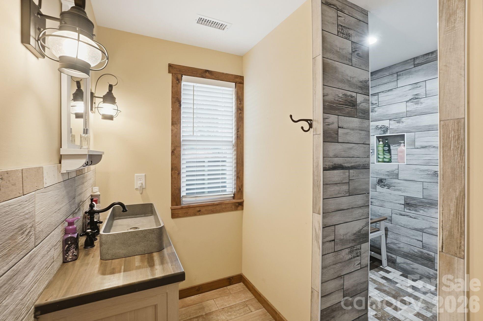 4592 Reid Road — Edgemoor