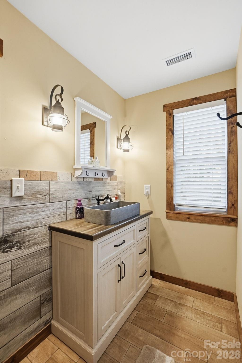 4592 Reid Road — Edgemoor