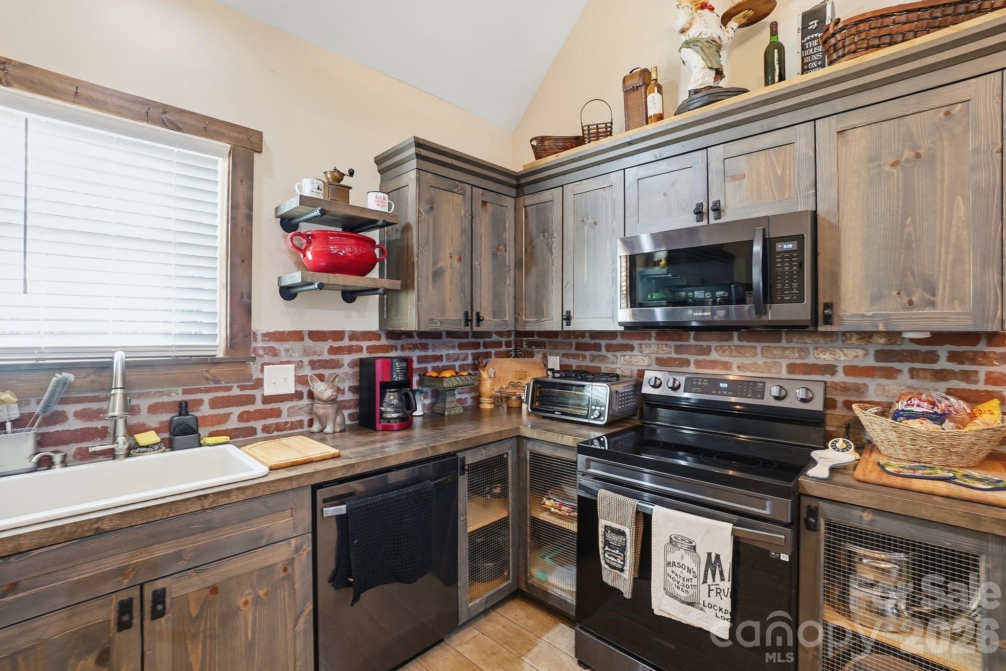 4592 Reid Road — Edgemoor