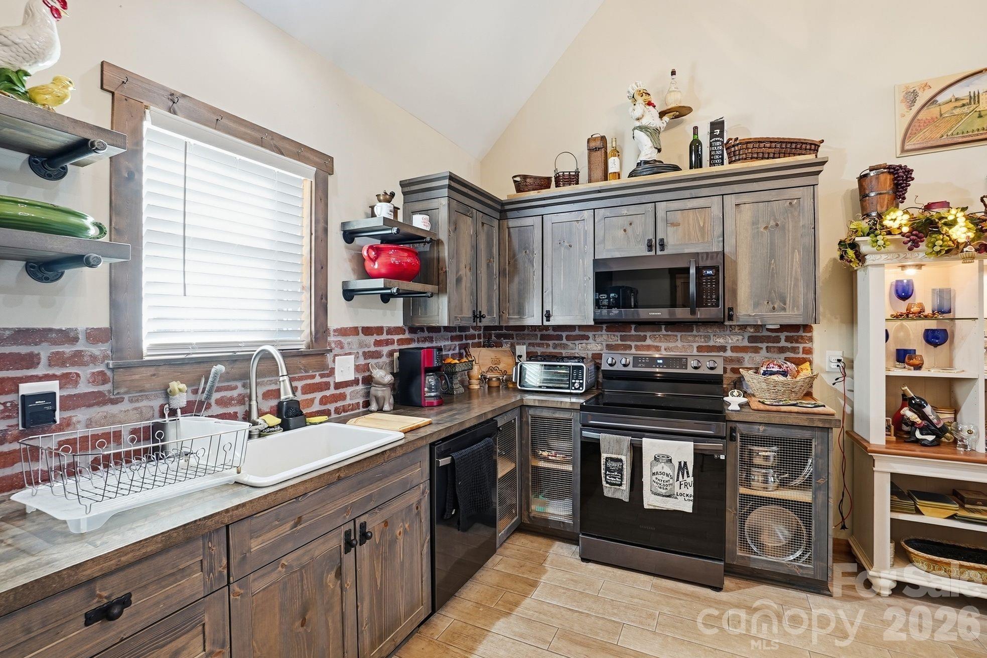 4592 Reid Road — Edgemoor