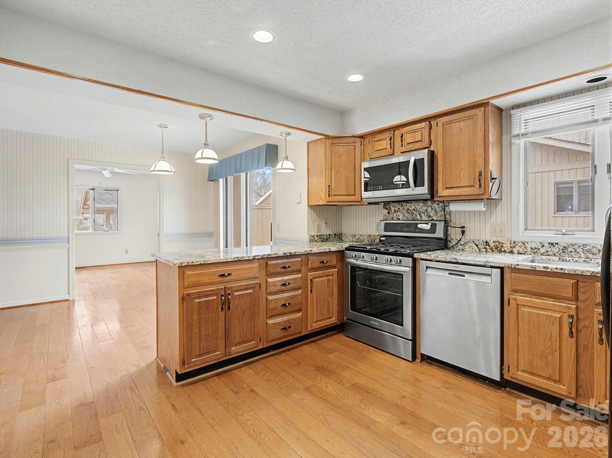 605 Red Oak Drive — Hendersonville