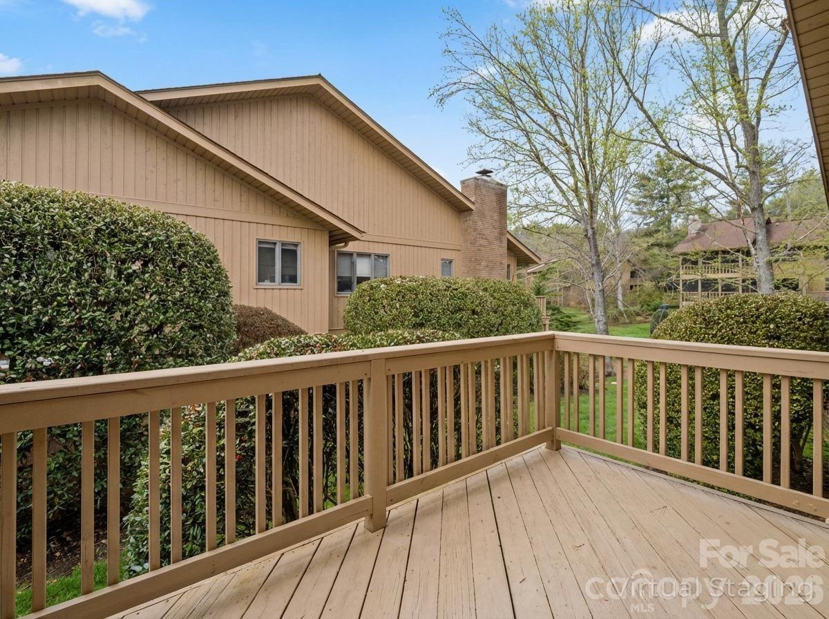 605 Red Oak Drive — Hendersonville