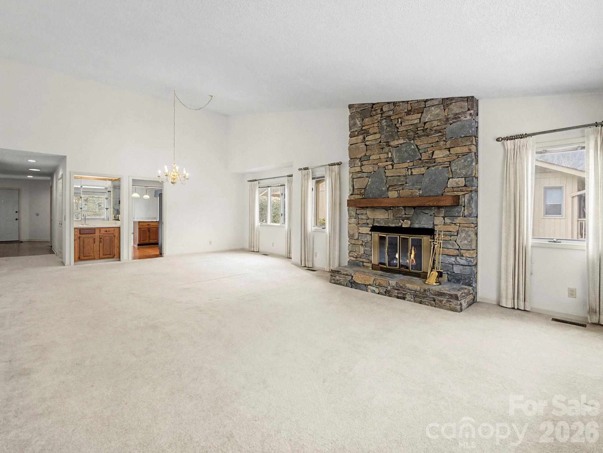 605 Red Oak Drive — Hendersonville