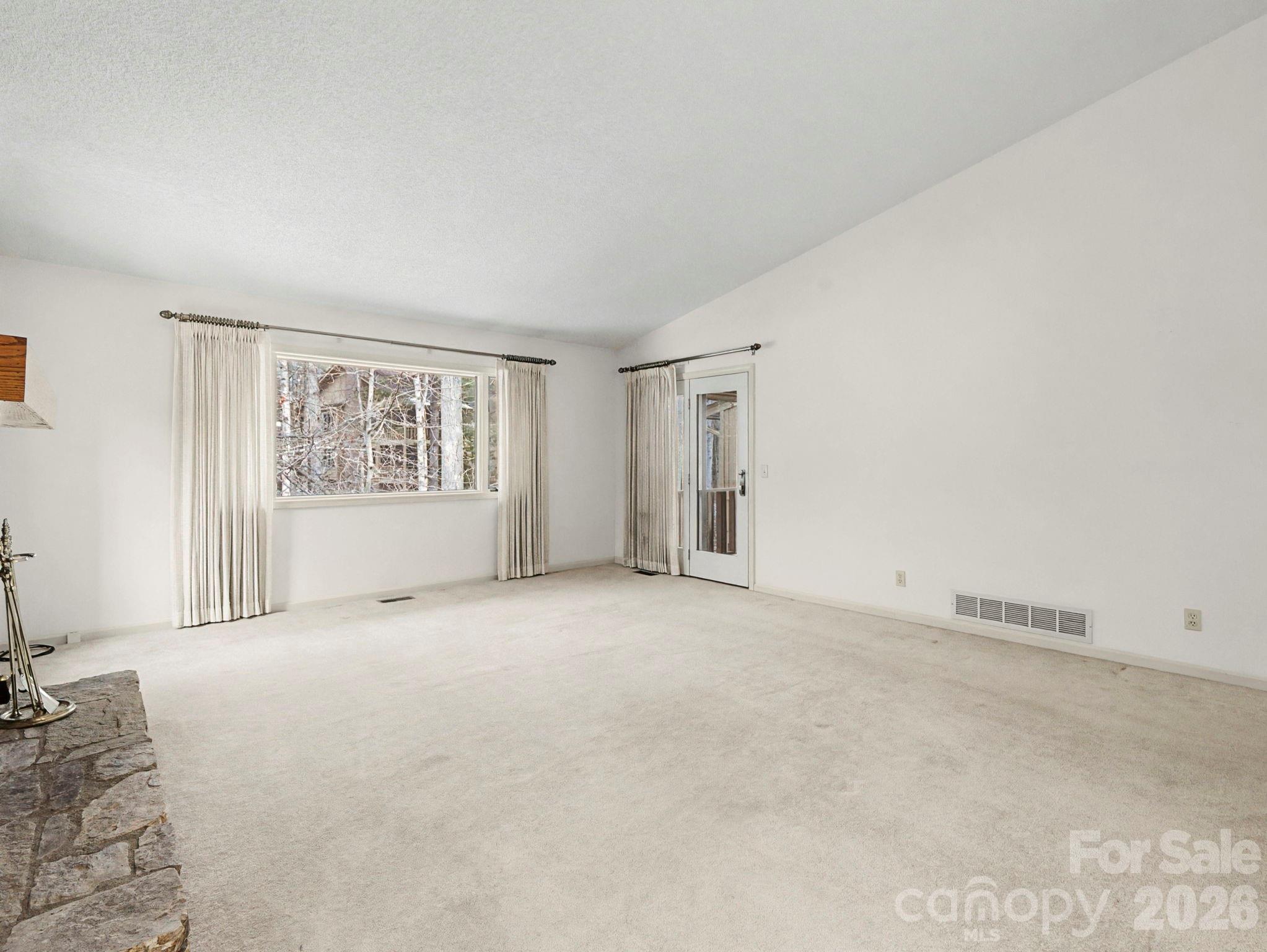 605 Red Oak Drive — Hendersonville