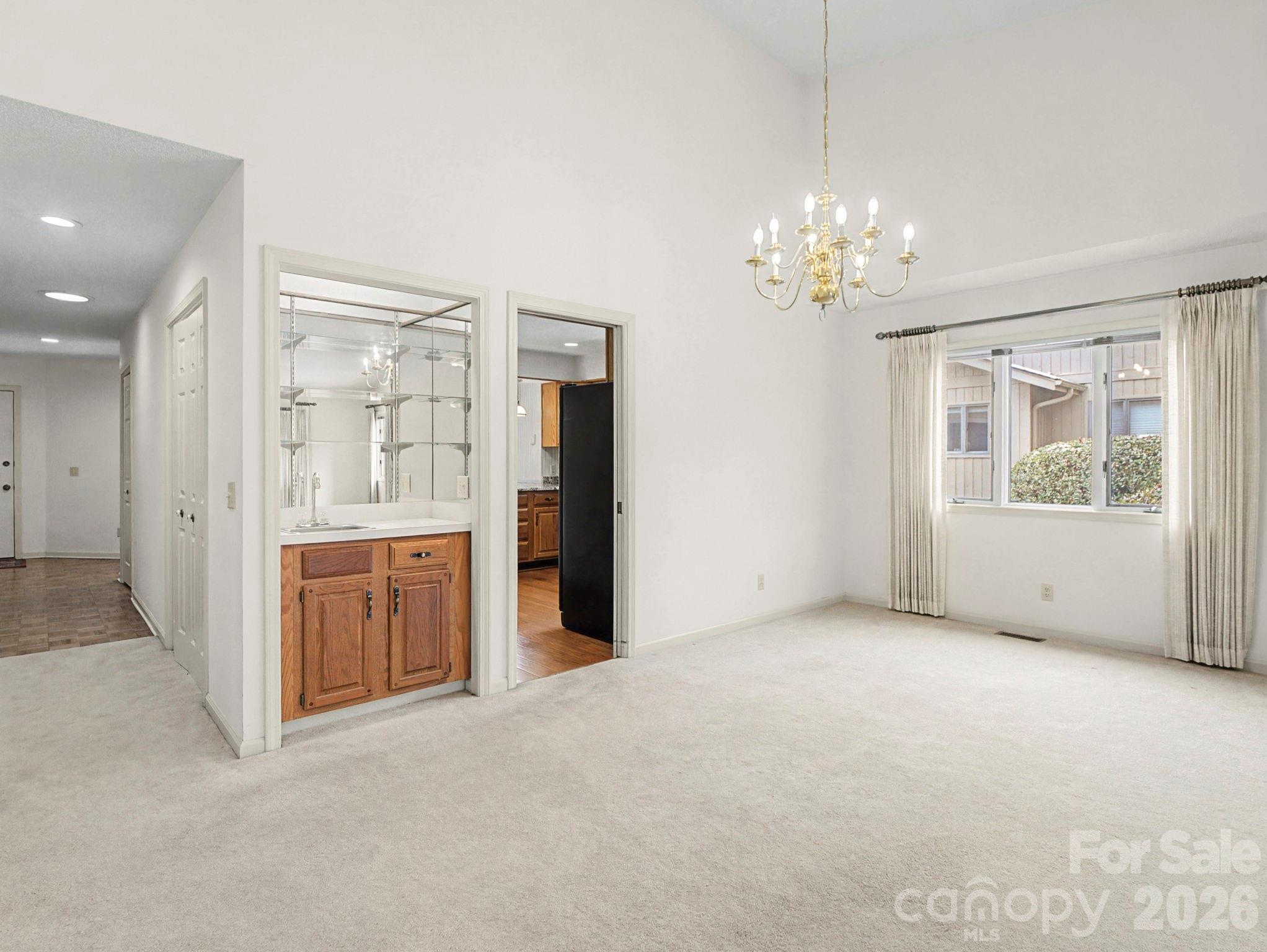 605 Red Oak Drive — Hendersonville