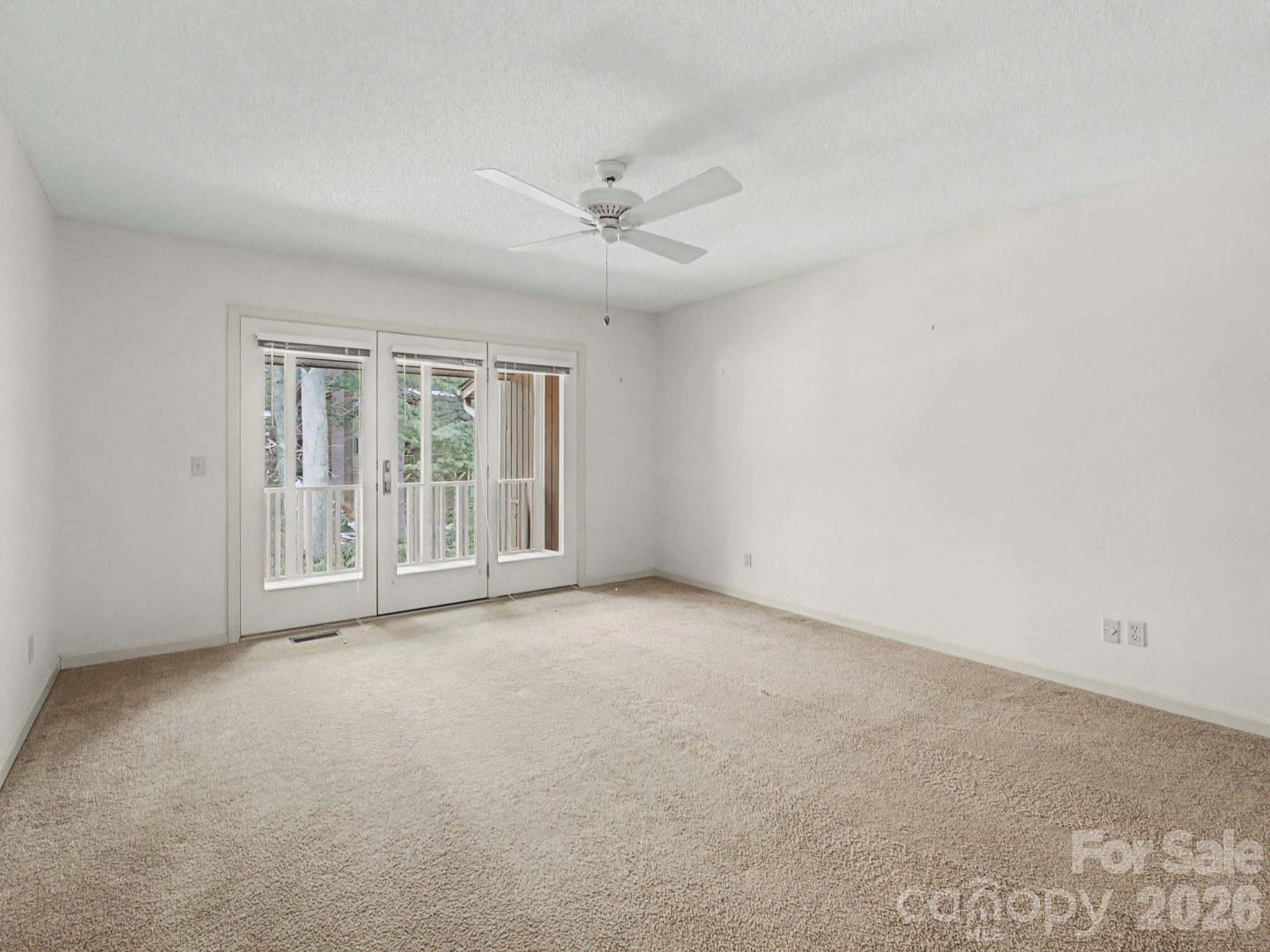 605 Red Oak Drive — Hendersonville