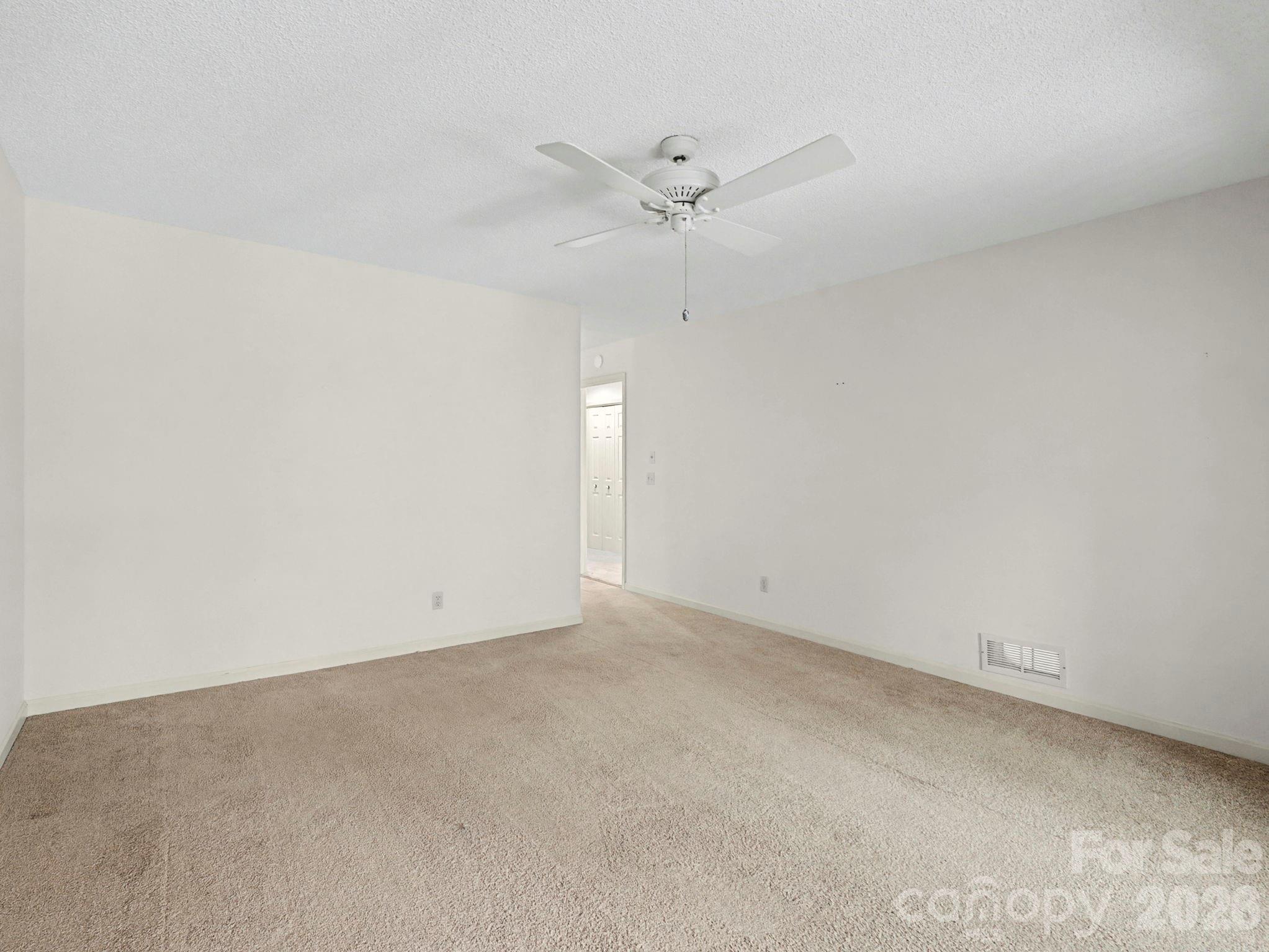 605 Red Oak Drive — Hendersonville